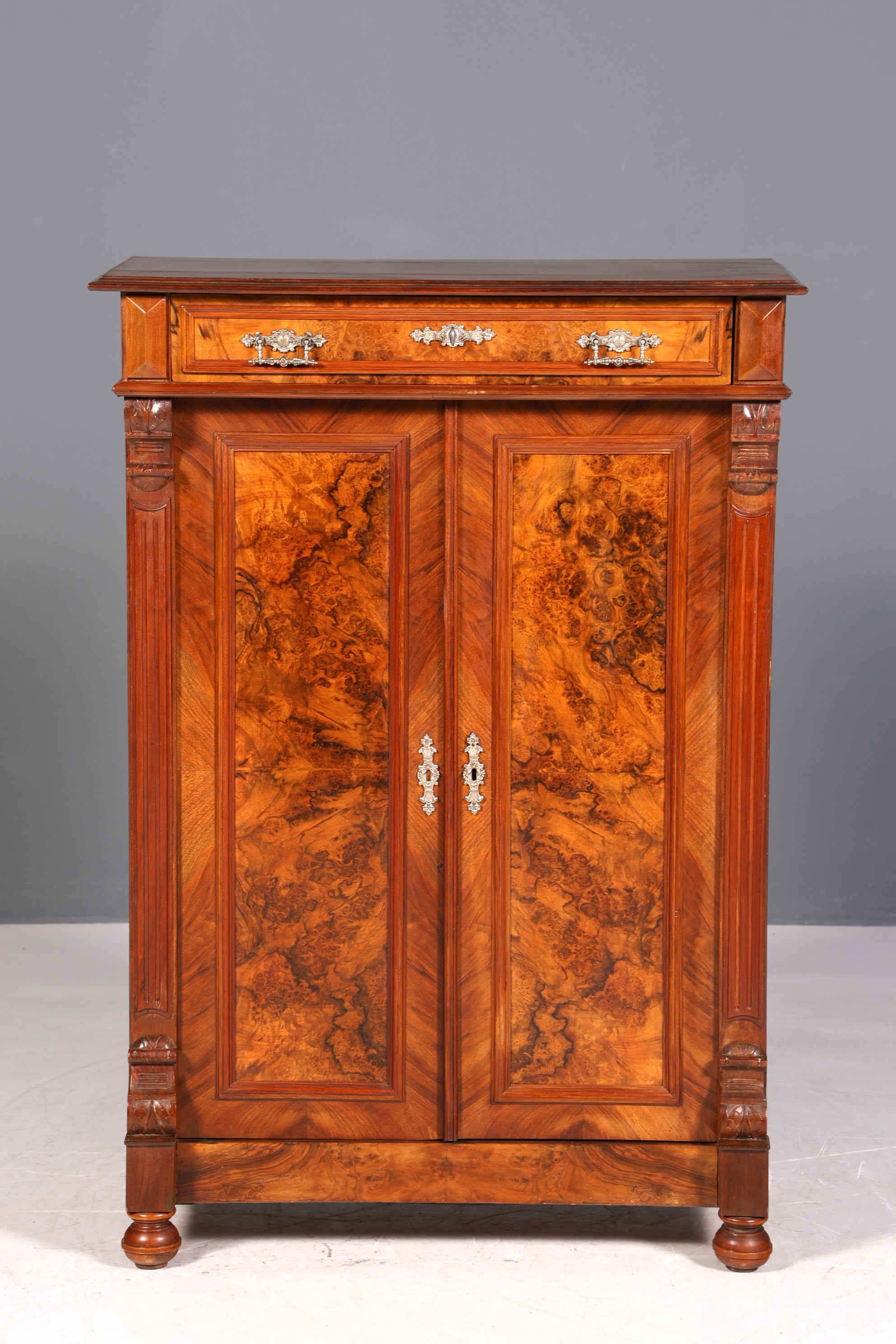 Magnifique meuble vertiko de style Art nouveau, datant de la fin du XIXe siècle (Gründerzeit).