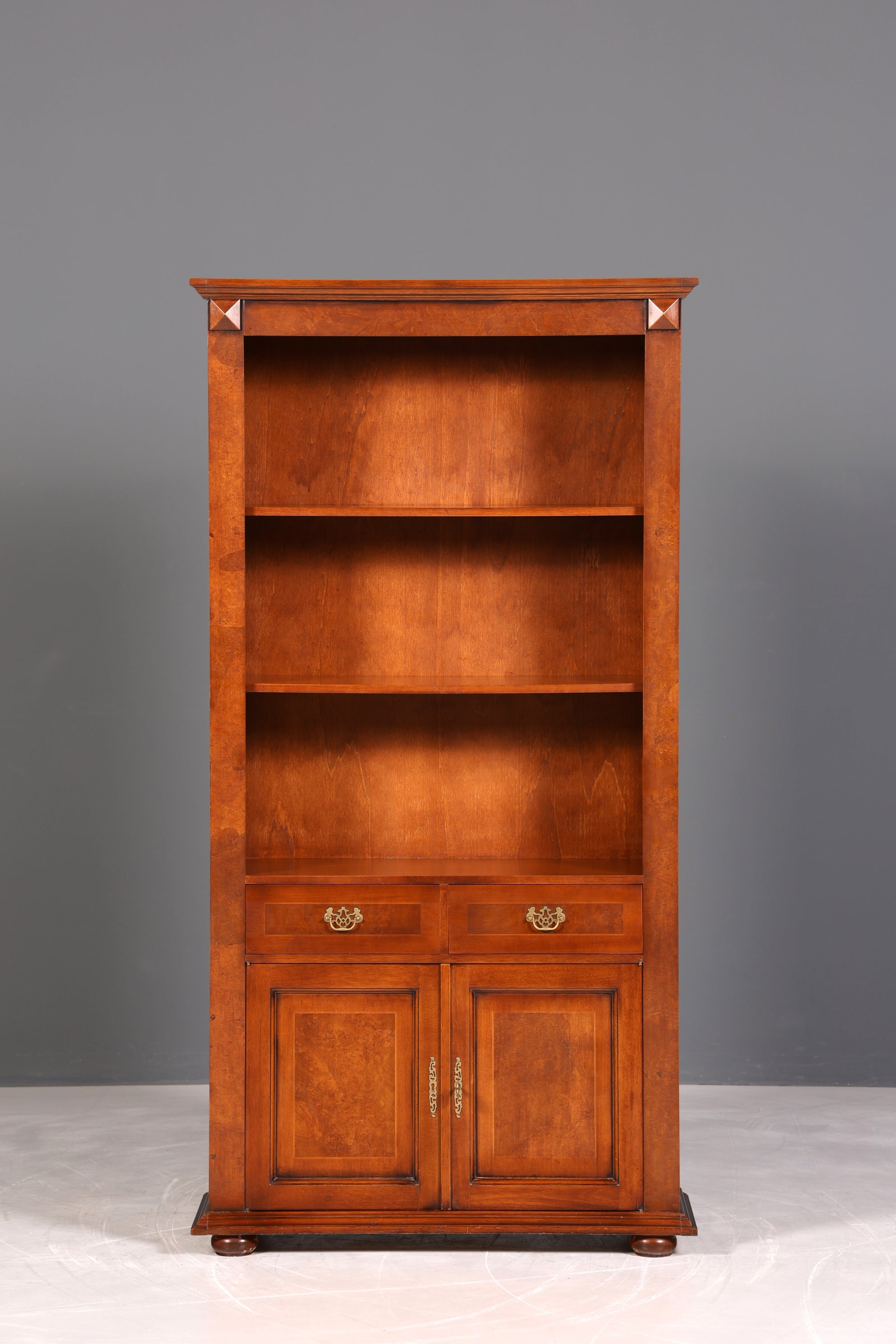 F940 Finish Bücherregal Antik Stil 60s