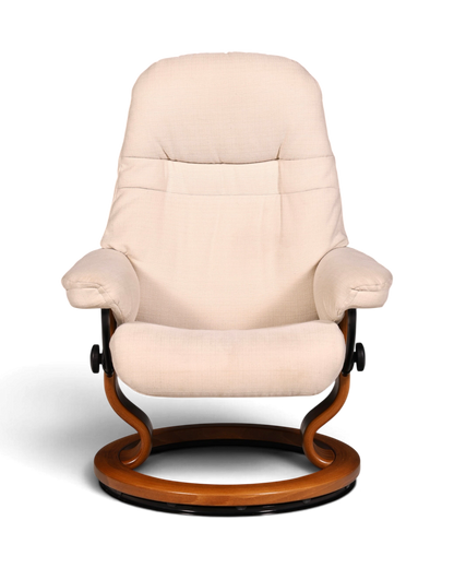 Hauptstadt Möblerei H843 Relaxsessel in Beige mit Stoffbezug und geschwungenem Holzgestell