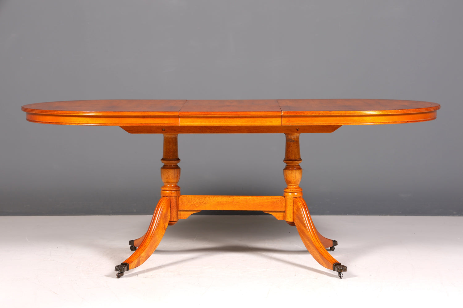 Magnifique table de salle à manger extensible de style anglais ancien, table de cuisine des années 60, en bois d&