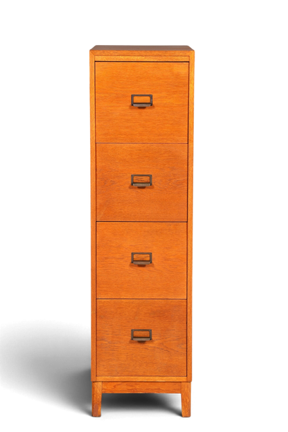 Hauptstadt Möblerei Mid Century Aktenschrank aus massivem Holz mit vier Schubladen im Bauhaus-Stil