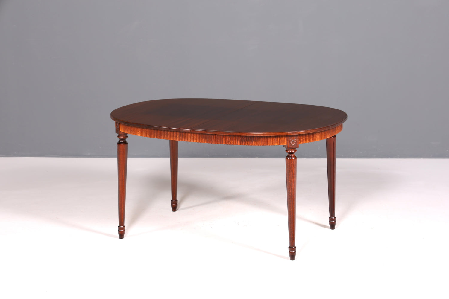 Belle table de salle à manger extensible anglaise, style antique, table de cuisine des années 60