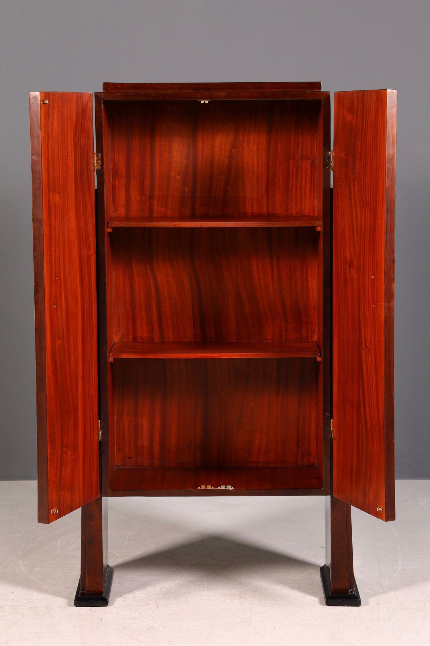 Traumhafter Art Deco Design Schrank Highboard Kommode Vertiko Sun Wäscheschrank Dielenschrank