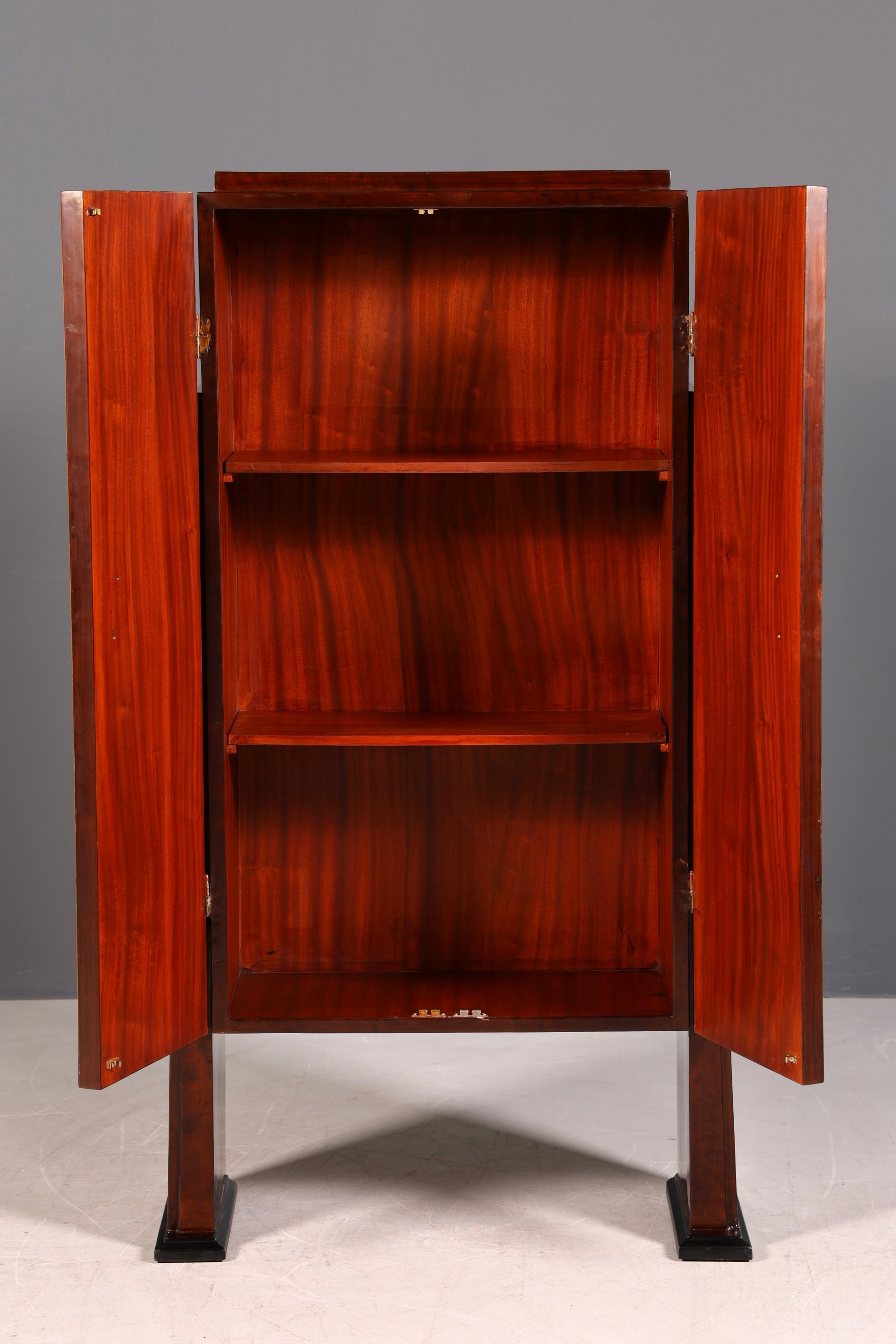 Traumhafter Art Deco Design Schrank Highboard Kommode Vertiko Sun Wäscheschrank Dielenschrank