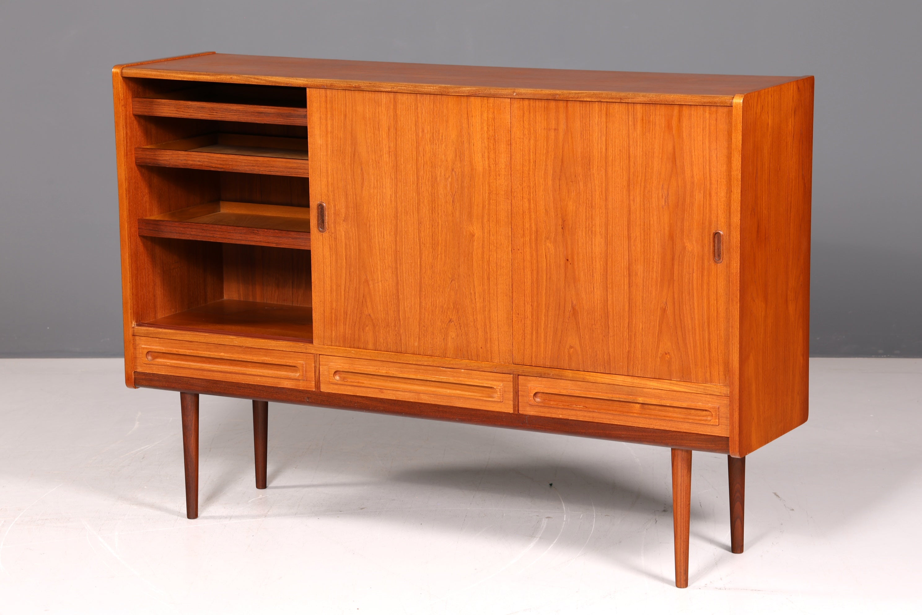 Stilvolles Mid Century Highboard Teak Holz Danish Design Sideboard Schrank Vintage Kommode Skandinavisch