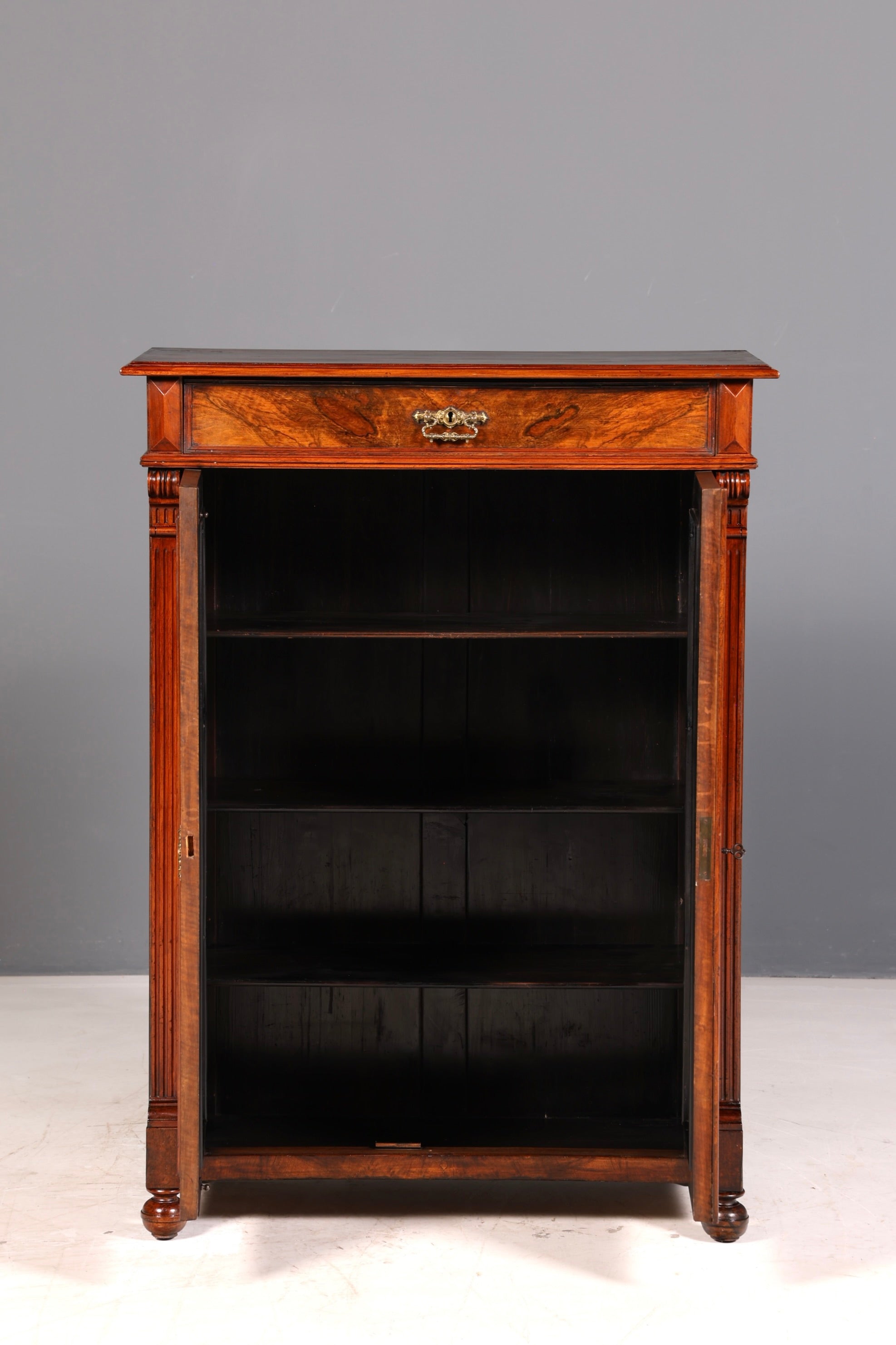 Stilvoller Gründerzeit Schrank Antik Vertiko Jugendstil Kommode Dielenschrank Massivholz
