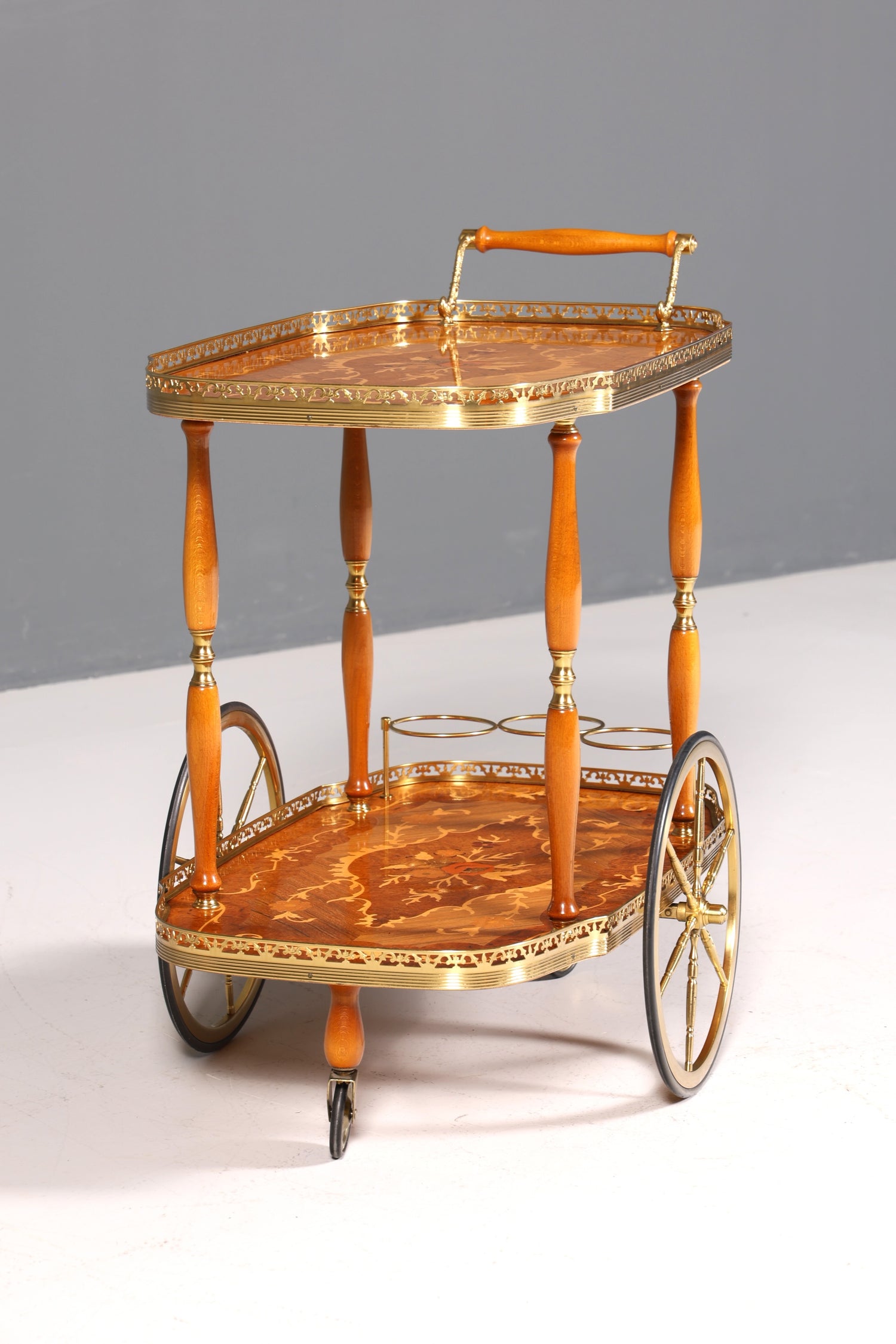 Traumhafter Servierwagen im Barock Stil Bar Wagen mit Intarsien Klapp Teewagen