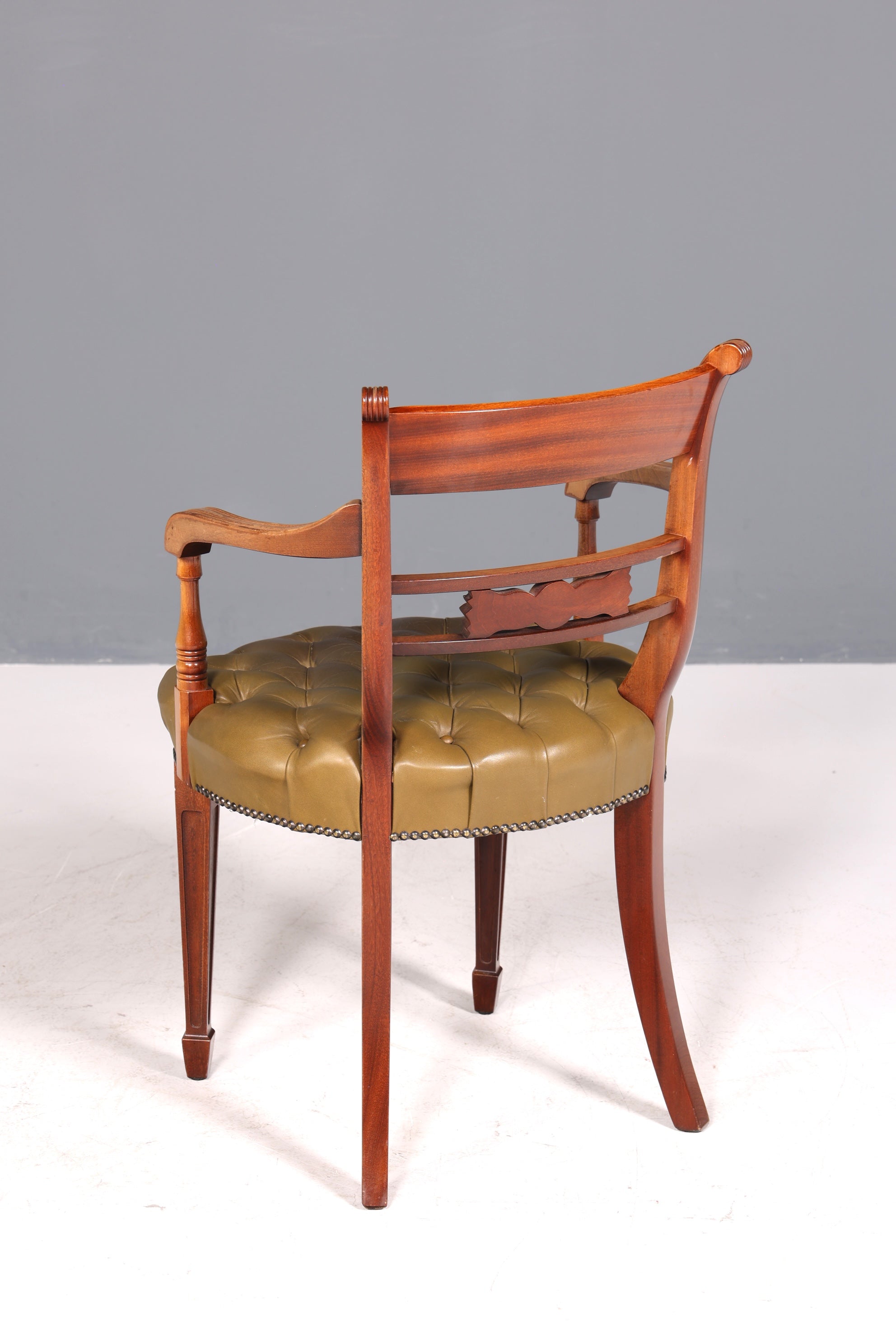 Magnifique fauteuil Chesterfield, chaise secrétaire Anno Dom, chaise de cuisine anglaise en cuir véritable, 1 sur 2