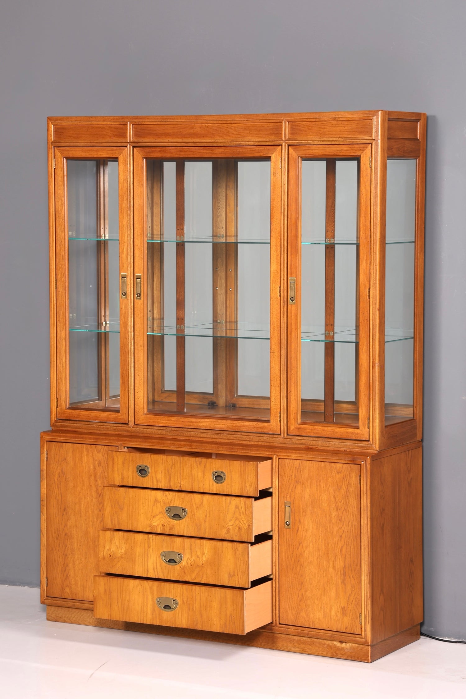 Edler Original Drexel Heritage Vitrine Bücherschrank Art Deco USA Antik Schrank Buffet Regal Glasvitrine Vintage Holz