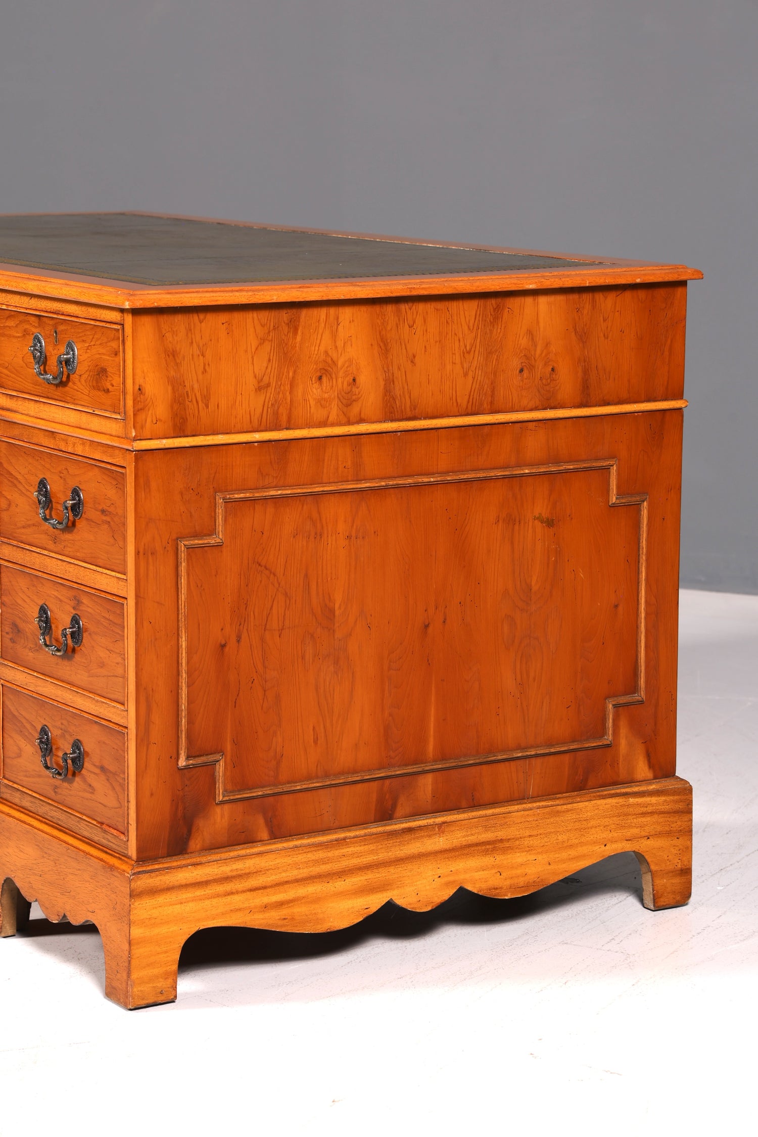 Wunderschöner Englischer Schreibtisch Eibe Echt Lederauflage Antik Stil Bürotisch Desk Office Schreibtisch Vintage