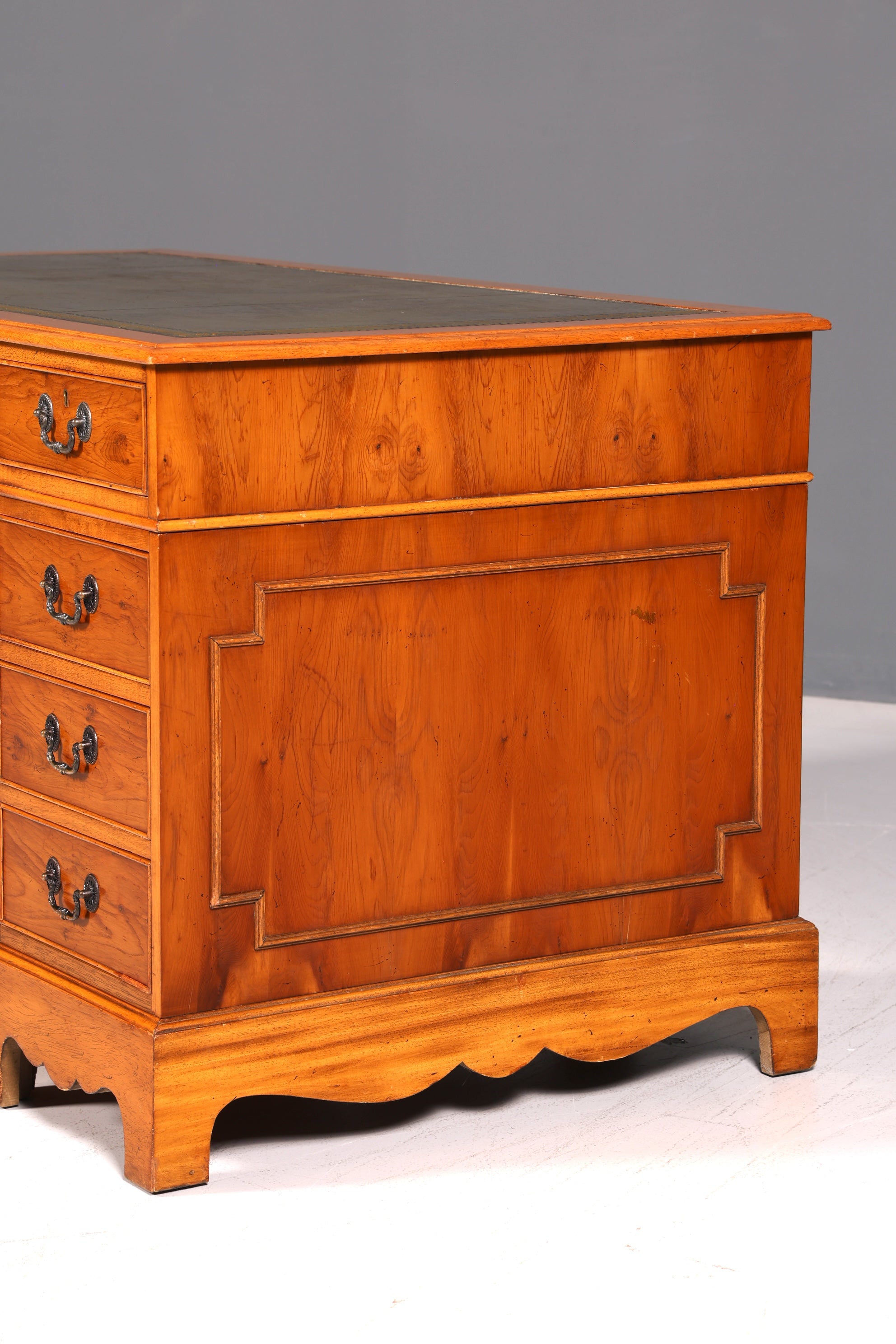 Wunderschöner Englischer Schreibtisch Eibe Echt Lederauflage Antik Stil Bürotisch Desk Office Schreibtisch Vintage