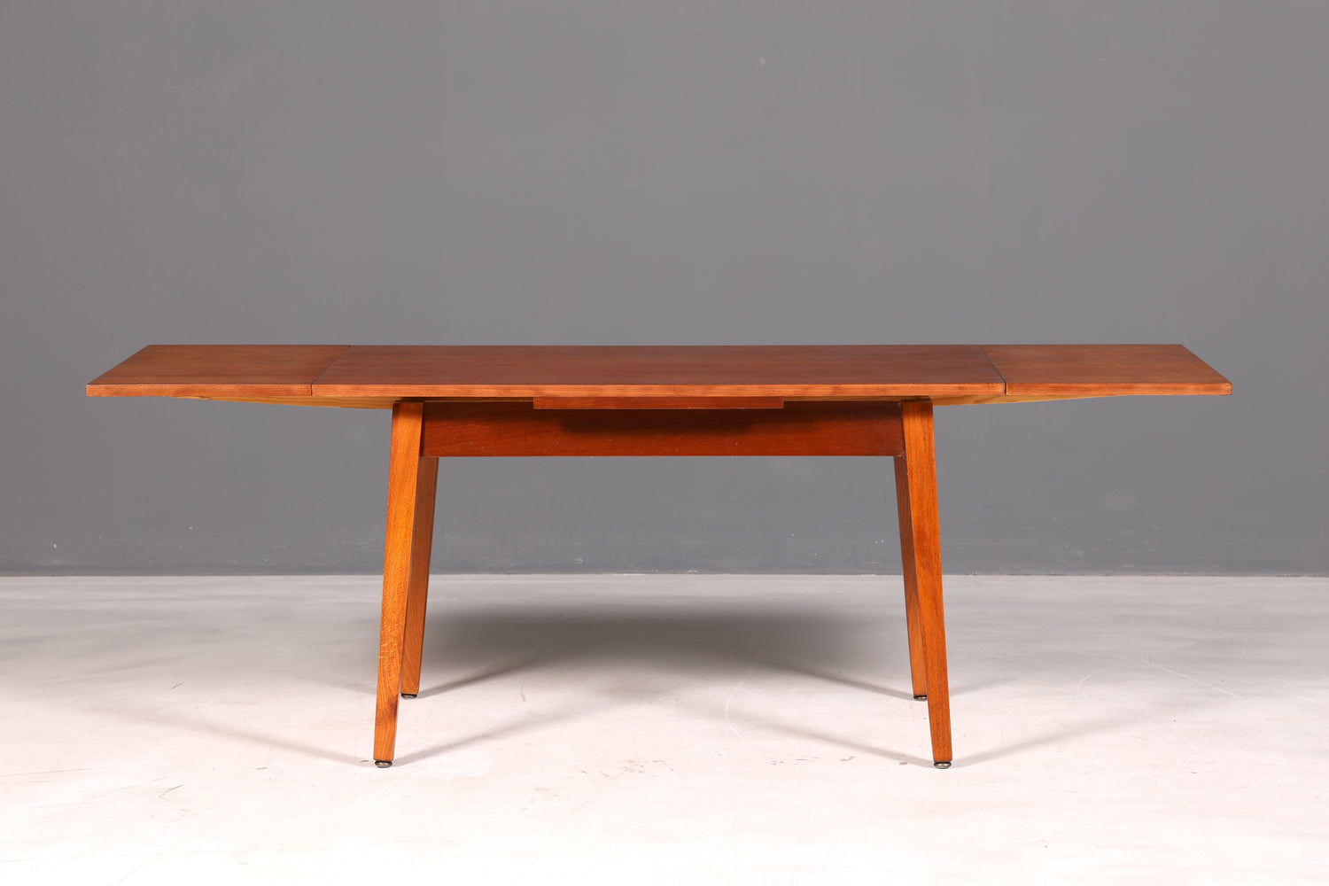 Magnifique table de cuisine du milieu du siècle, table vintage extensible et réglable en hauteur, table à manger en bois des années 60