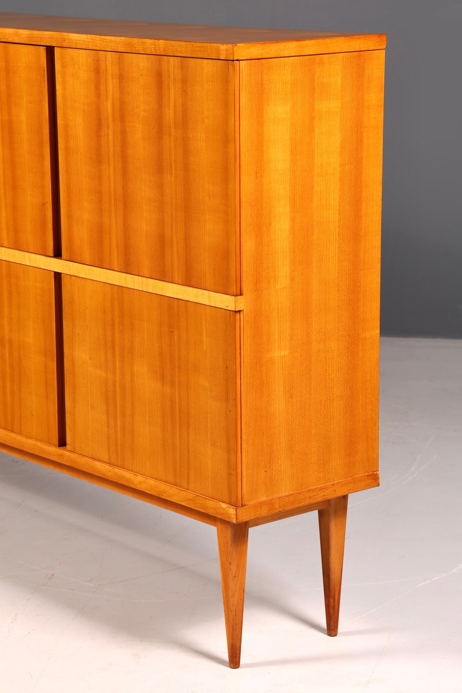 MID13 | Vitrine haute rétro style années 60, inspirée du milieu du siècle