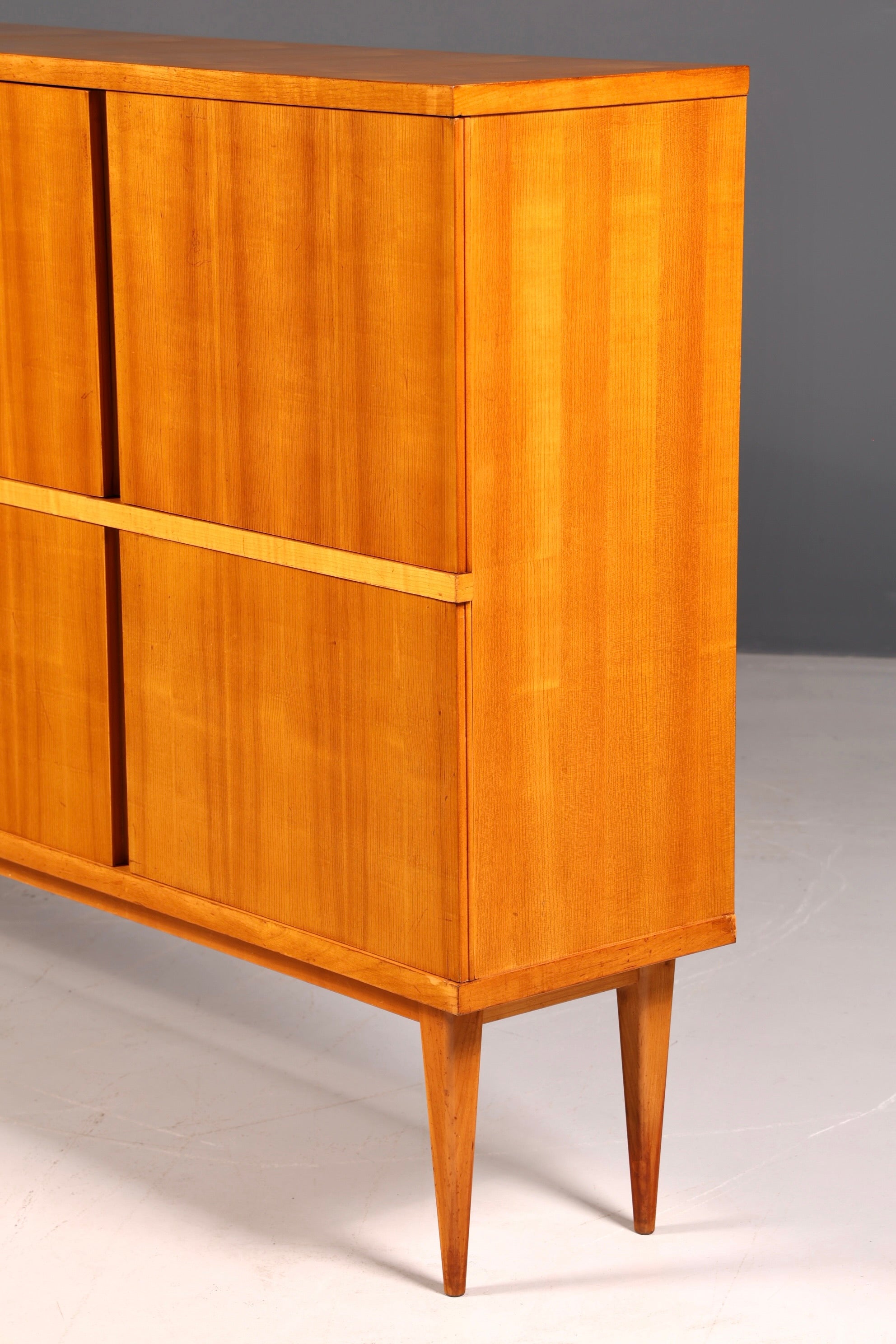 MID13 | Vitrine haute rétro style années 60, inspirée du milieu du siècle