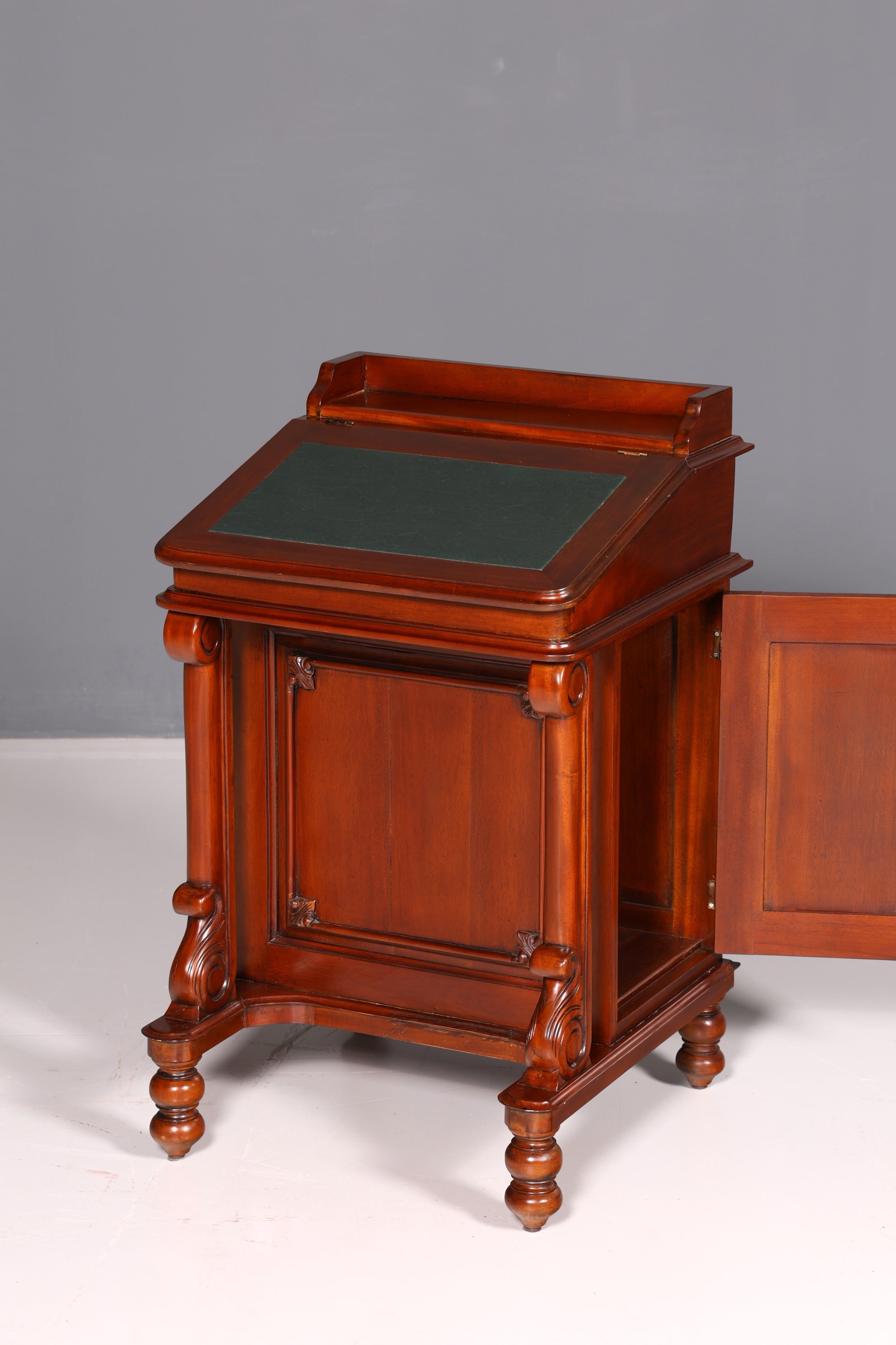 Magnifique secrétaire anglais Davenport, bureau avec sous-main en cuir, commode, antique et vintage