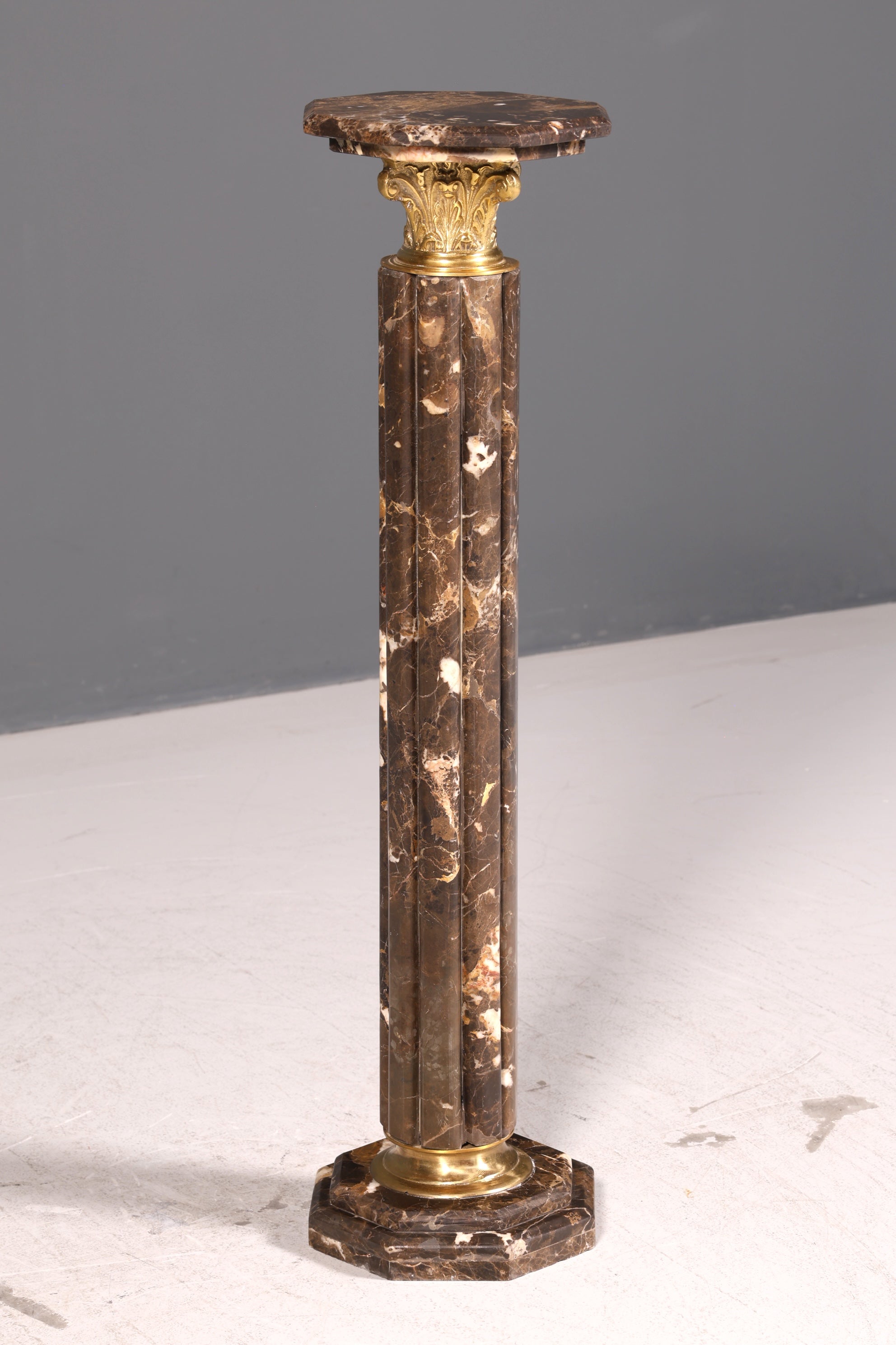 Stilvolle Barock Stil Säule Louis XV Marmor Blumensäule Naturstein Sockel Ablage