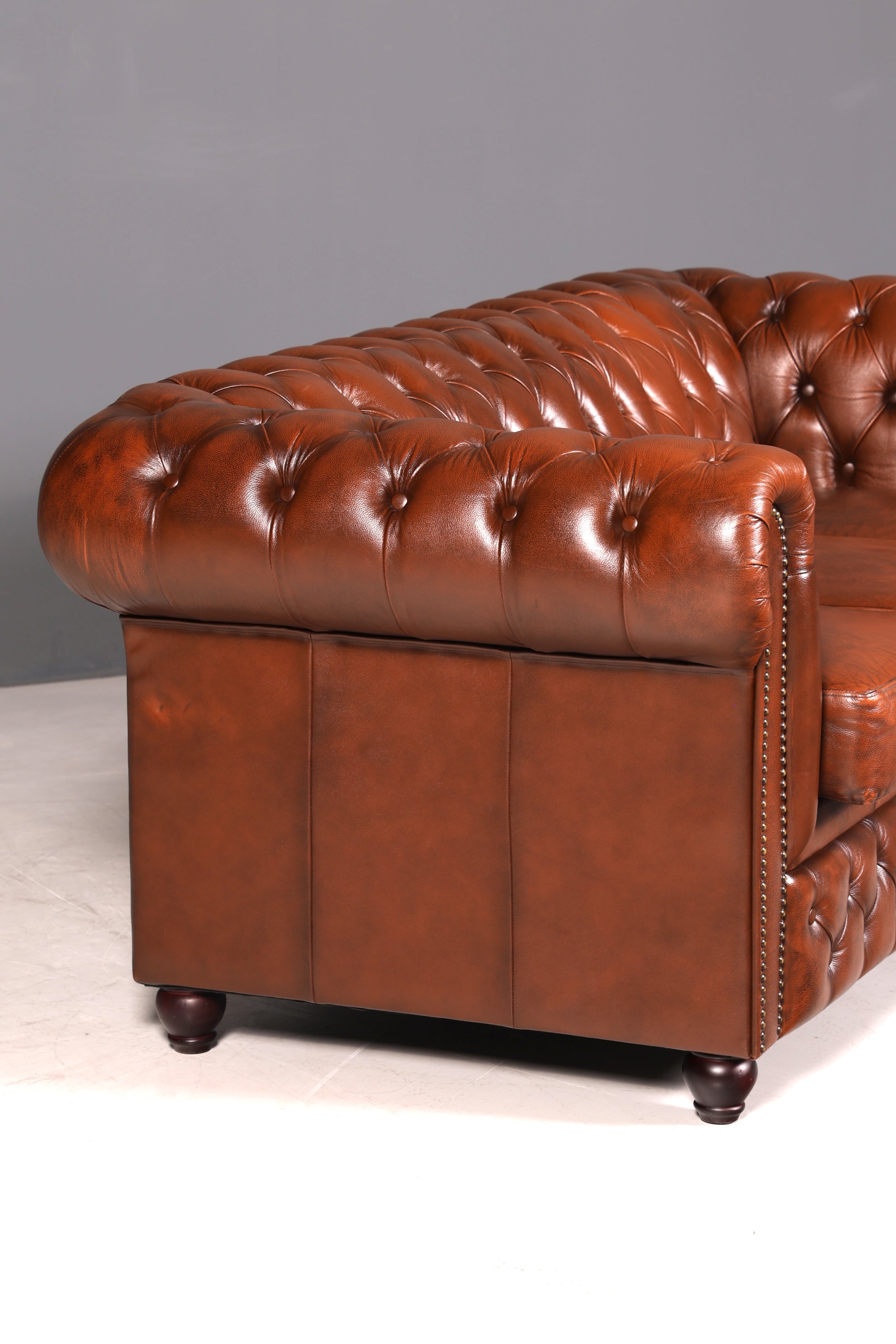 G119 Finish Wunderschönes Original Chesterfield Sofa 3- Sitzer echt Leder Oxblood Couch Englisch