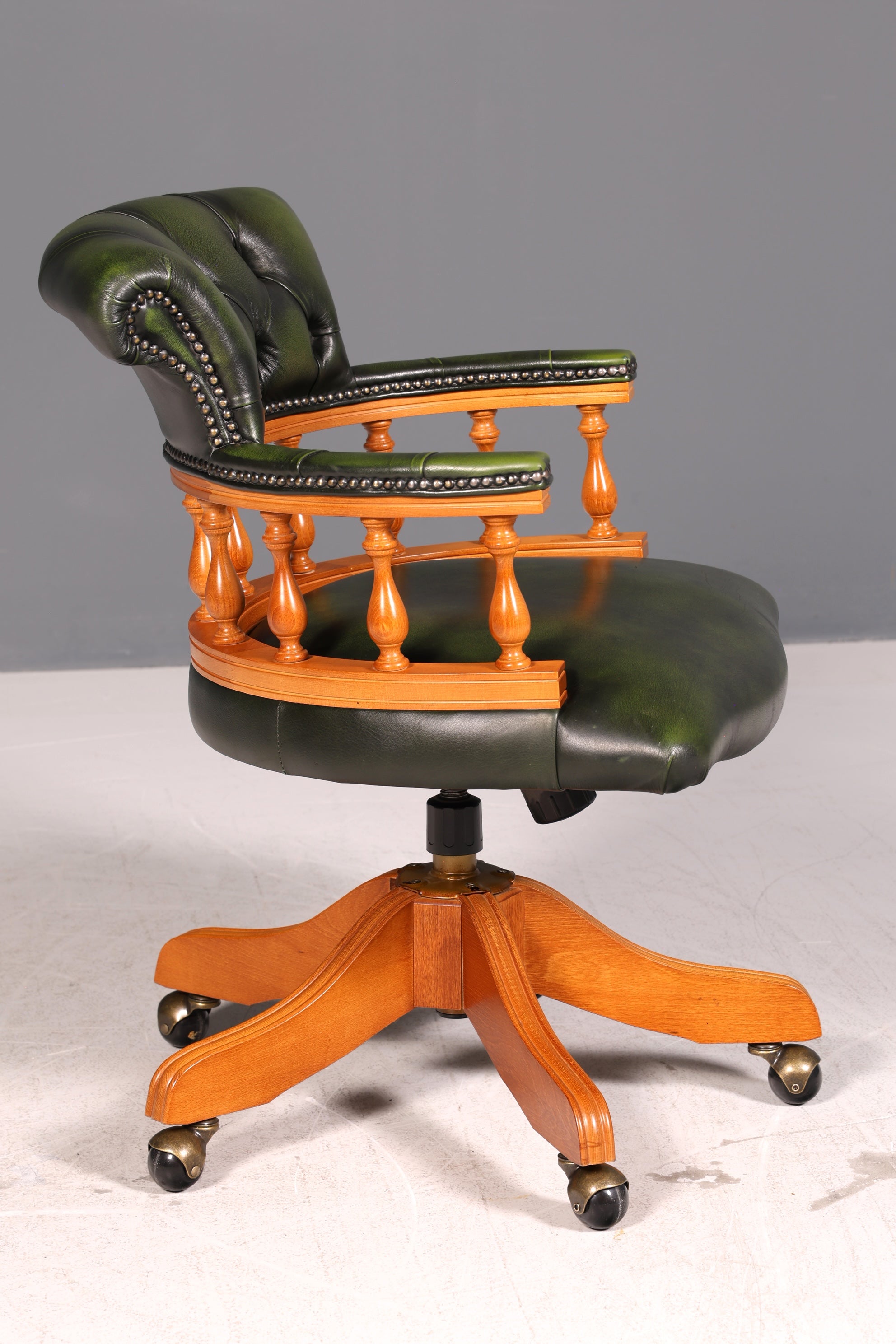 Wunderschöner Original Chesterfield Centurion Bürostuhl Grün Echt Leder Englisch Herrensessel Höhenverstellbar Drehsessel