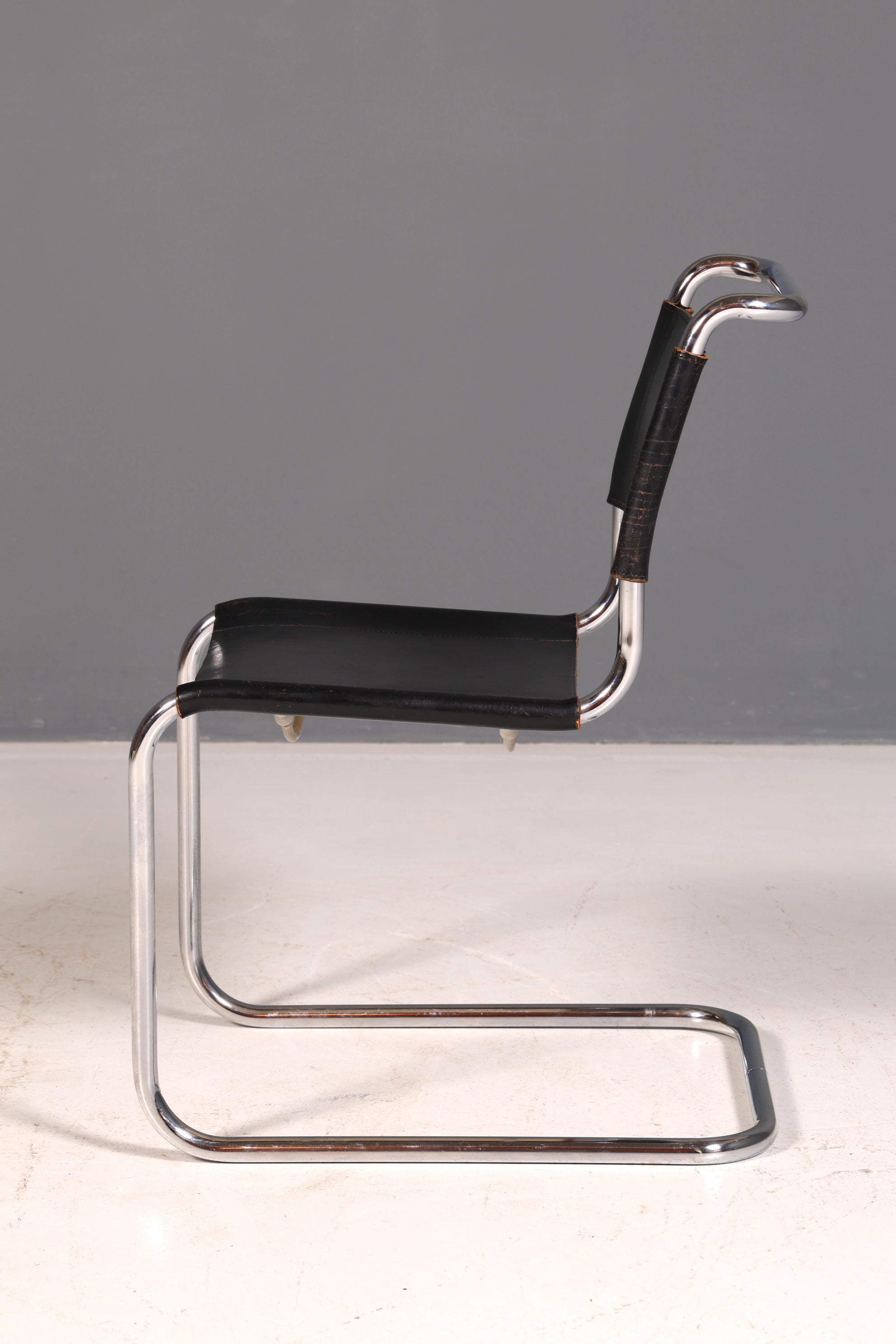 Edler Original Thonet Freischwinger Stuhl Chrom Leder Schwarz Bauhaus Designklassiker Vintage Kragstuhl Esszimmer Stuhl Vintage 1 von 2