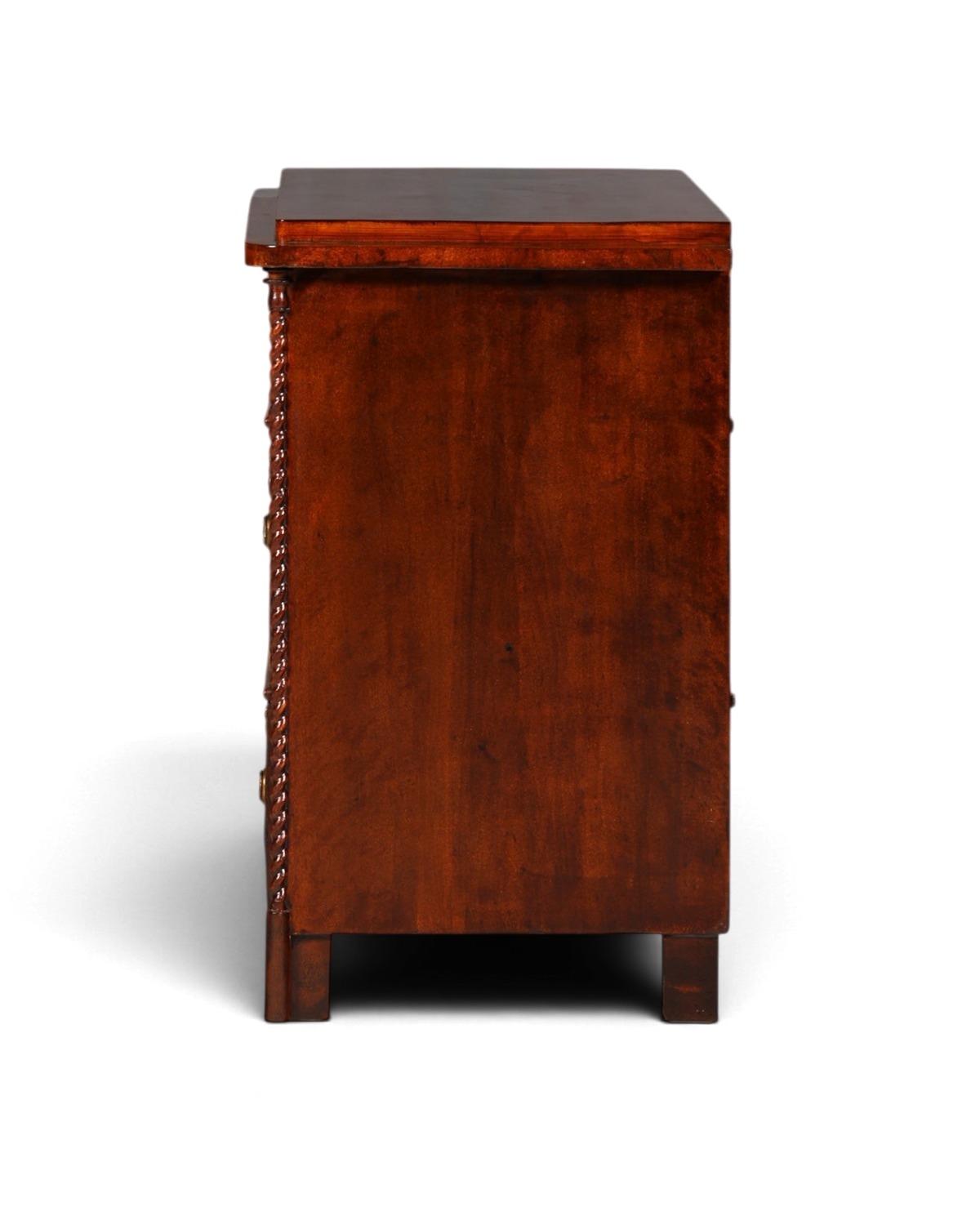 Hauptstadt Möblerei H805 Kommode aus dunklem Holz in Seitenansicht mit klassischem Design