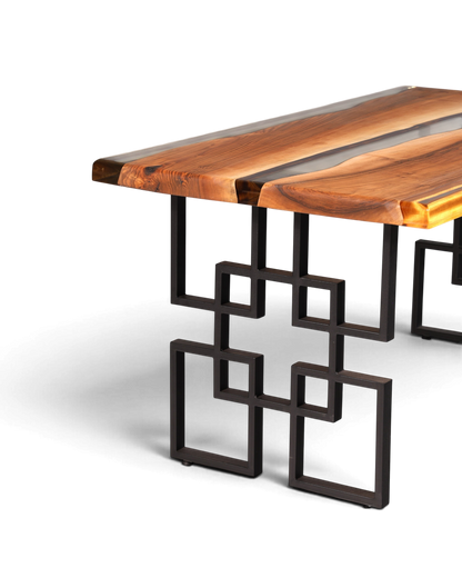 Hauptstadt Möblerei Esstisch aus massivem Nussbaumholz mit klarem Epoxidharz River Table Design und schwarzem Metallgestell