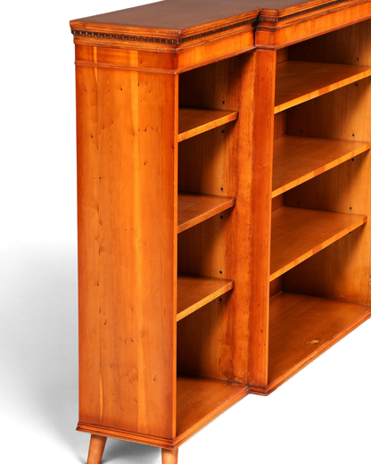 Hauptstadt Möblerei H960 Bücherregal aus hellem Holz mit klassischem Design und stabilen Einlegeböden