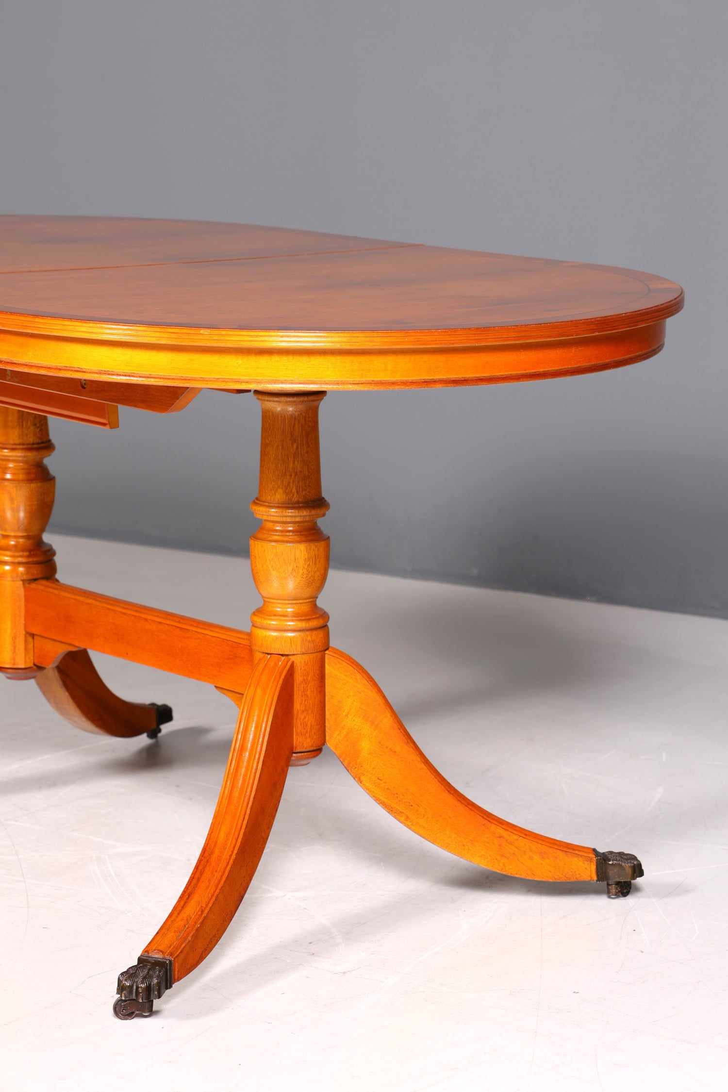 Magnifique table de salle à manger extensible de style anglais ancien, table de cuisine des années 60, en bois d&