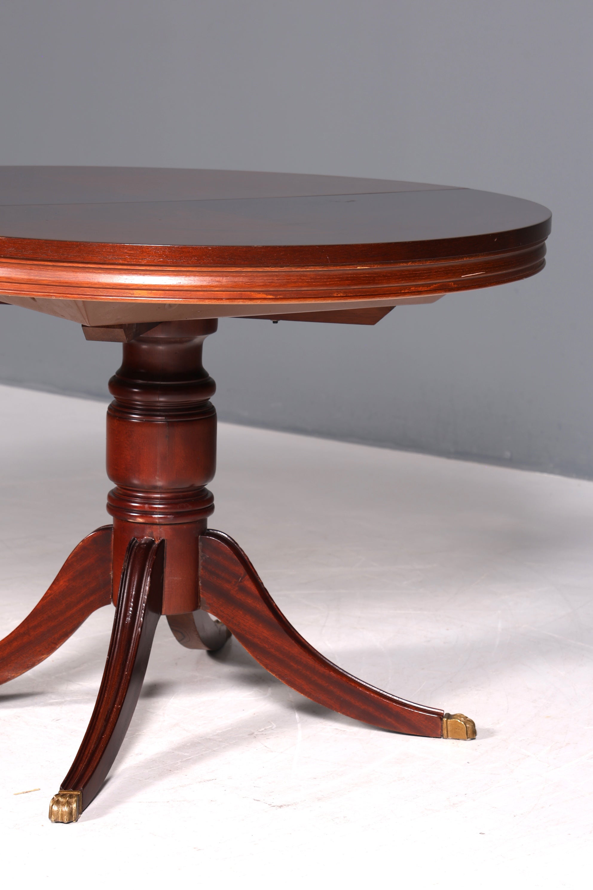 Belle table de salle à manger extensible anglaise, style antique, table de cuisine des années 60