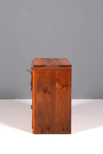 Commode élégante de style Louis-Philippe, en noyer, de style Biedermeier, vers 1890