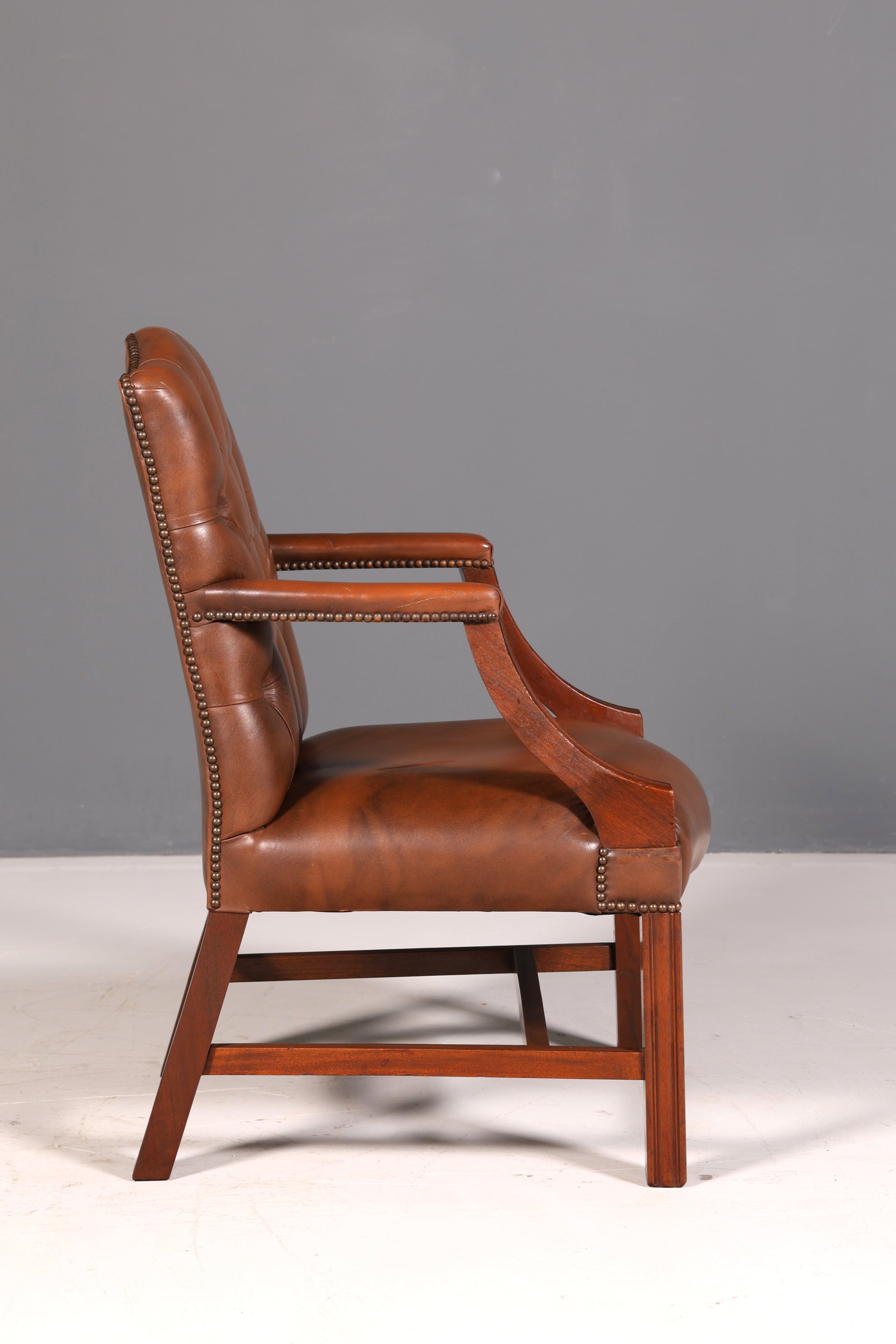 Wunderschöner Original Chesterfield Armlehnstuhl Braun Echt Leder Englisch Herrensessel Sekretär Stuhl Schreibtischstuhl Bürostuhl Antik 1 von 2
