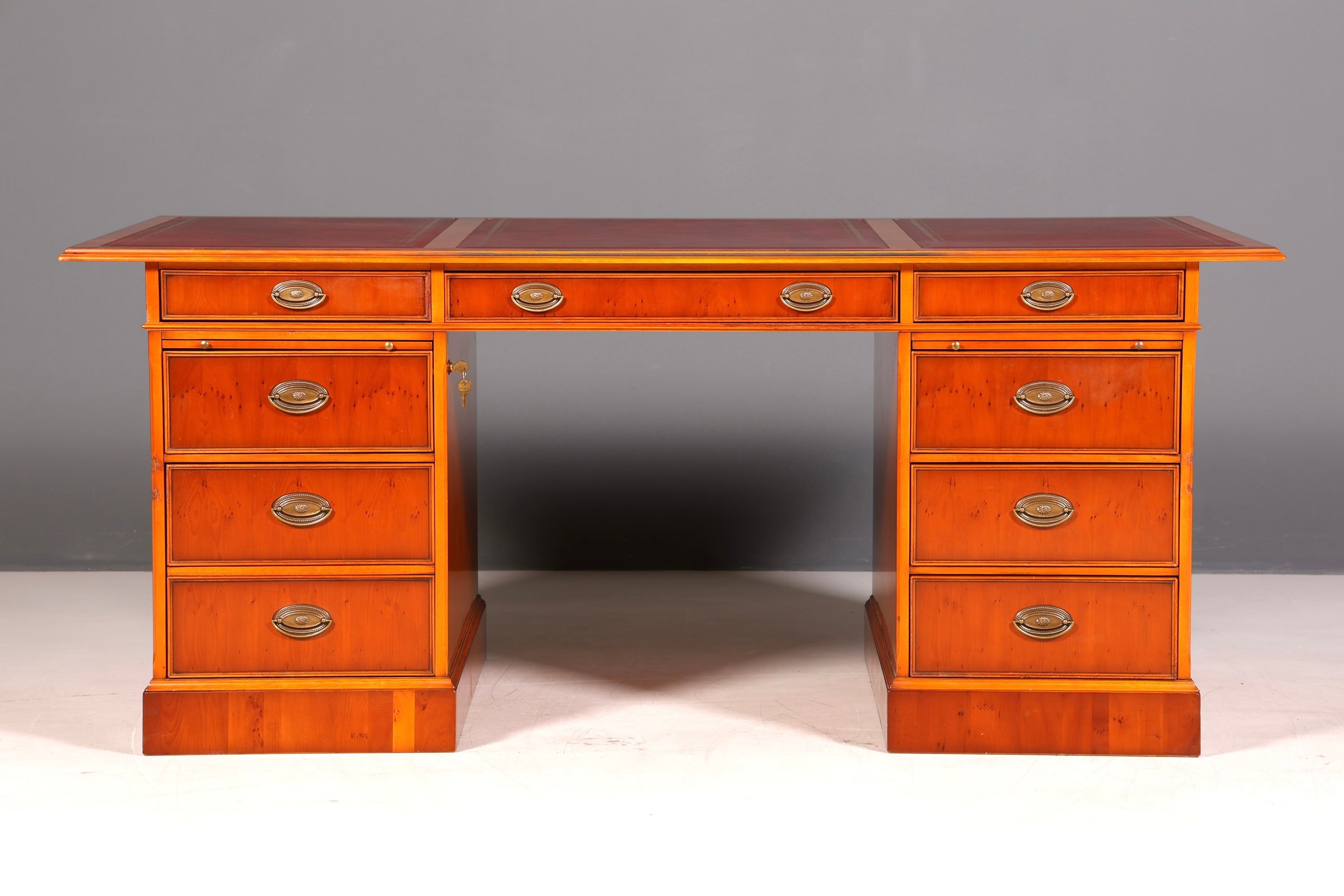 G721 Finish cm HELDENSE Wunderschöner Englischer Schreibtisch Englisch Eibe Desk Leder Auflage Antik Stil Bürotisch Office Desk (Kopie)