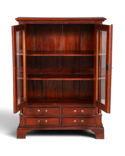 Hauptstadt Möblerei Vitrinenschrank aus dunklem Holz mit zwei Glastüren und vier Schubladen im klassischen Design
