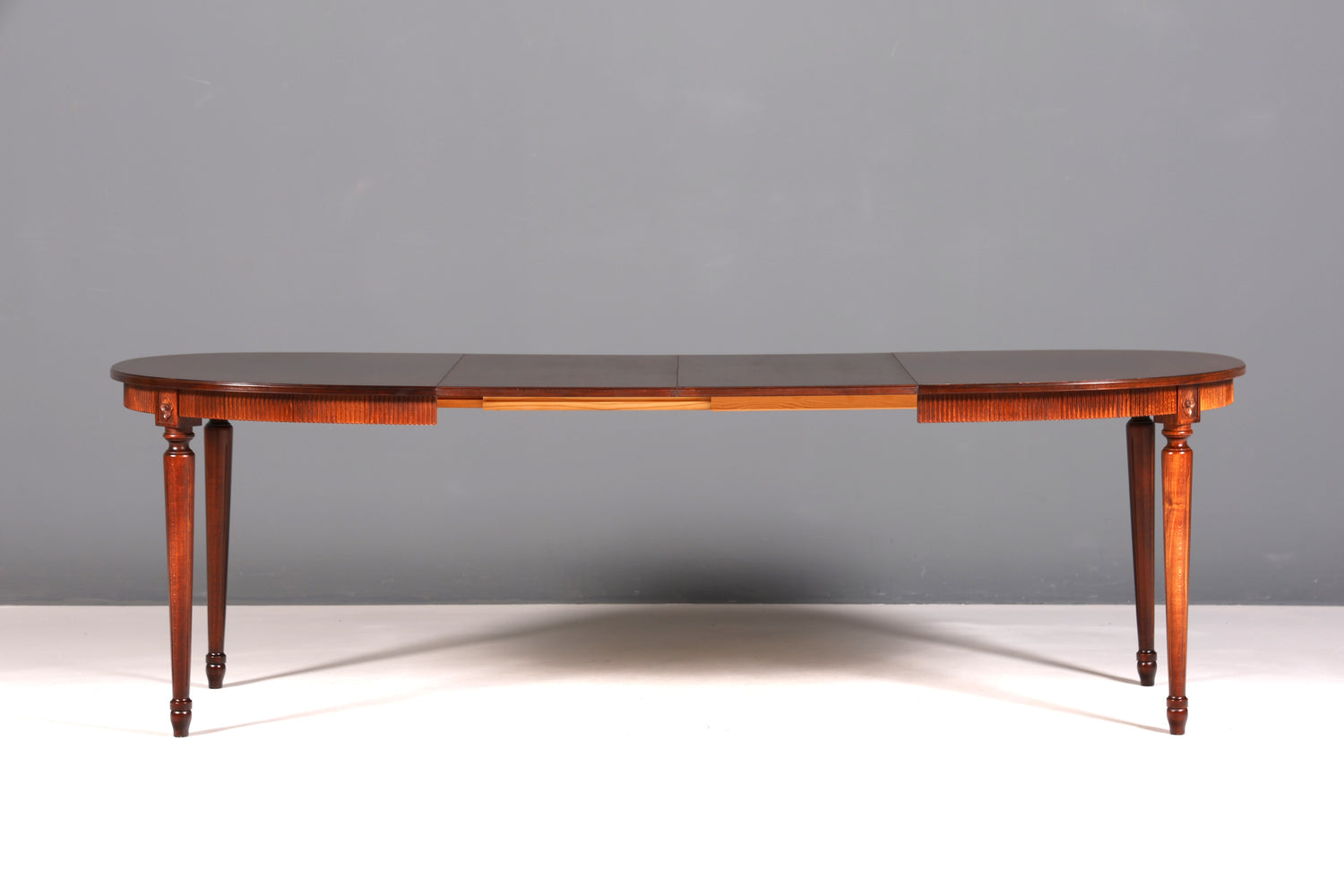 Belle table de salle à manger extensible anglaise, style antique, table de cuisine des années 60