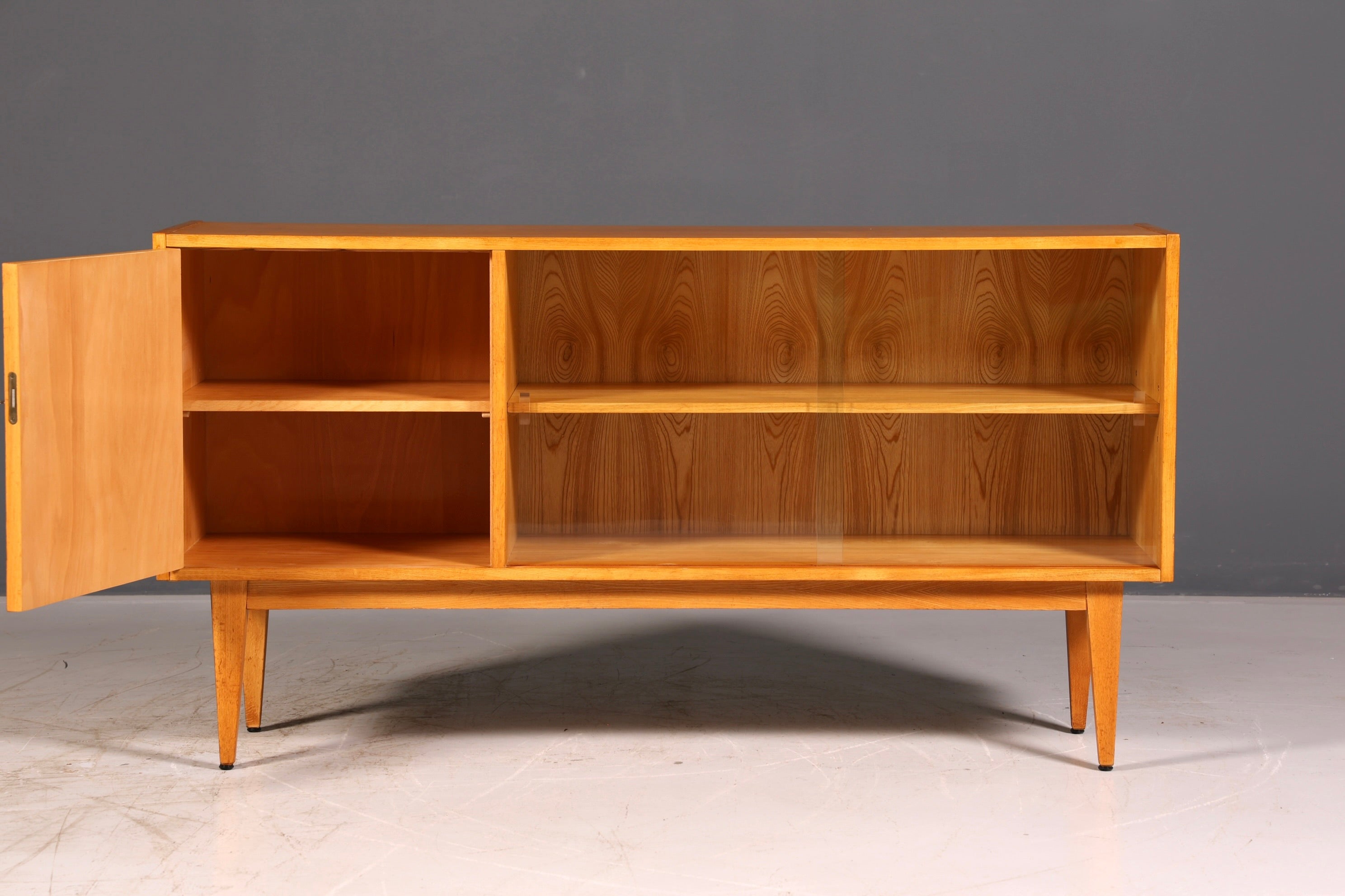 Wunderschönes Original Hellerau Franz Ehrlich Sideboard Modell 602 Mid Century Vitrine Anrichte VEB echt Holz