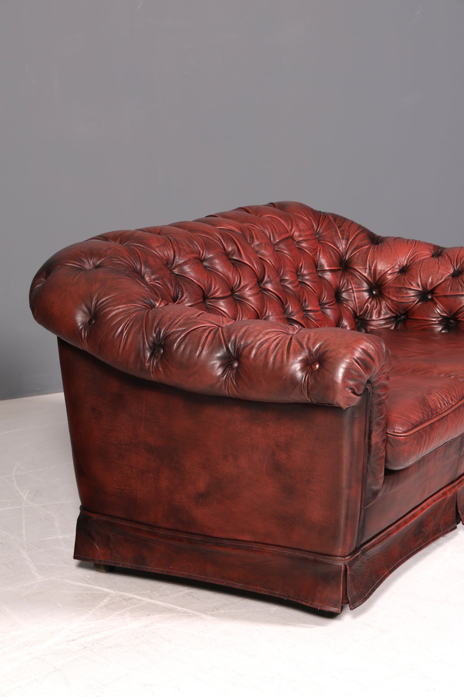 Wunderschönes Original Chesterfield 2-Sitzer Sofa Englische Leder Couch England Polstersofa Antik