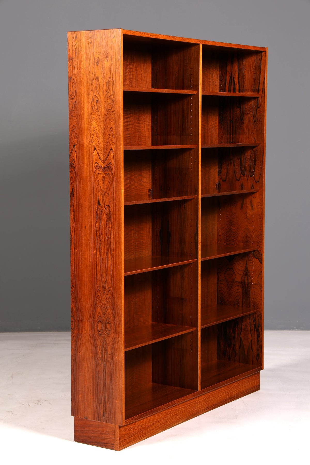 Magnifique étagère XXL originale Hundevad du milieu du siècle en palissandre, design danois, fabriquée au Danemark, bibliothèque vintage des années 1960