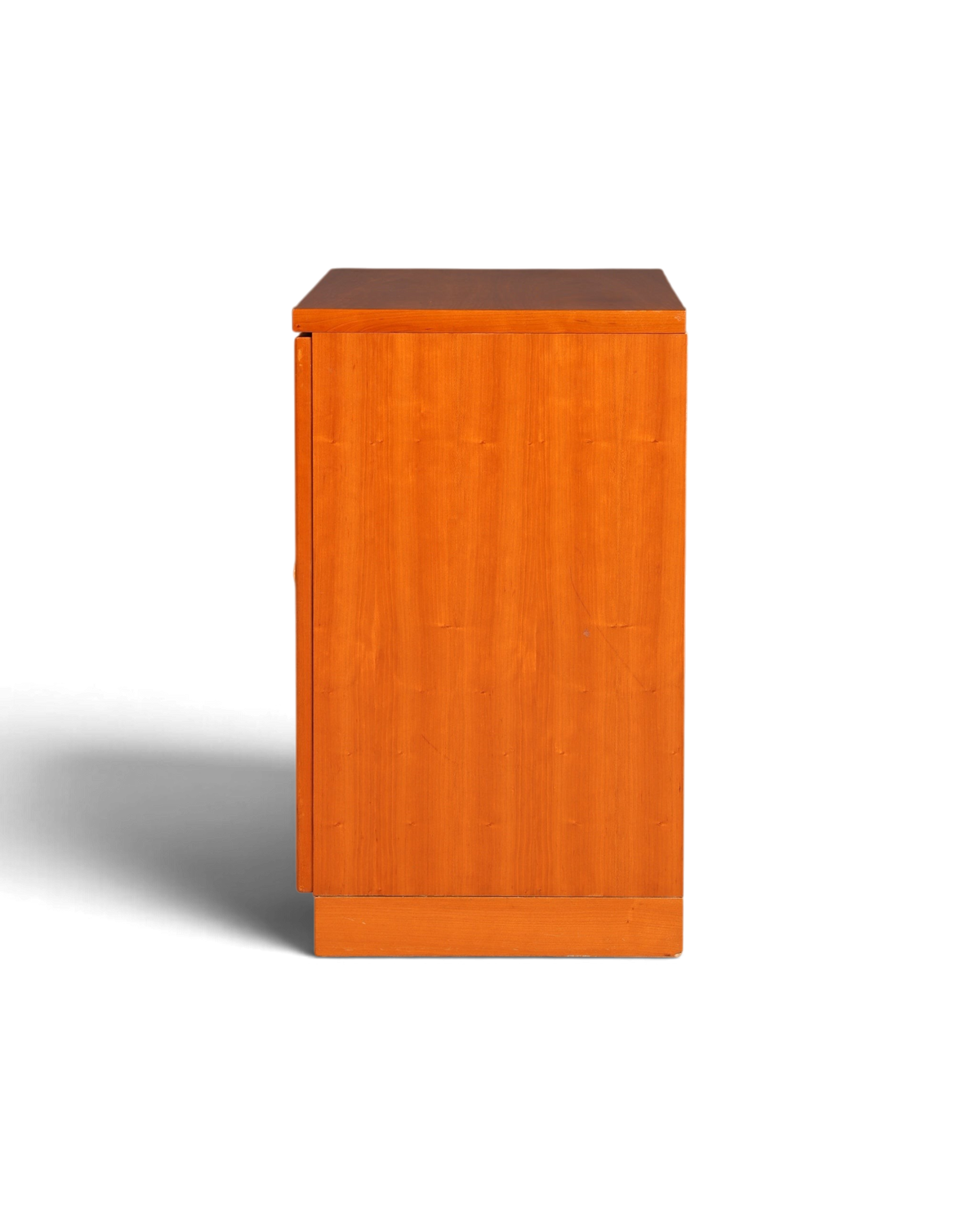 Hauptstadt Möblerei H837 Beistellschrank aus Holz mit warmem braunem Finish in Seitenansicht