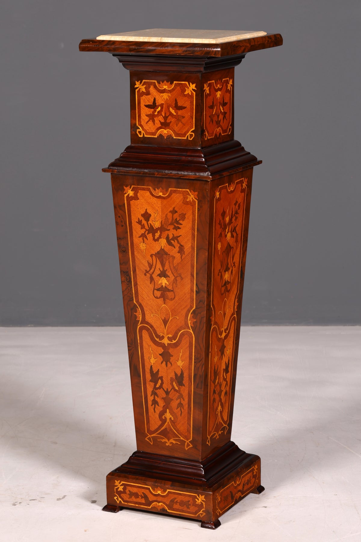 Colonne de style baroque de rêve Louis XV, colonne porte-fleurs en pierre naturelle avec tablette en marbre