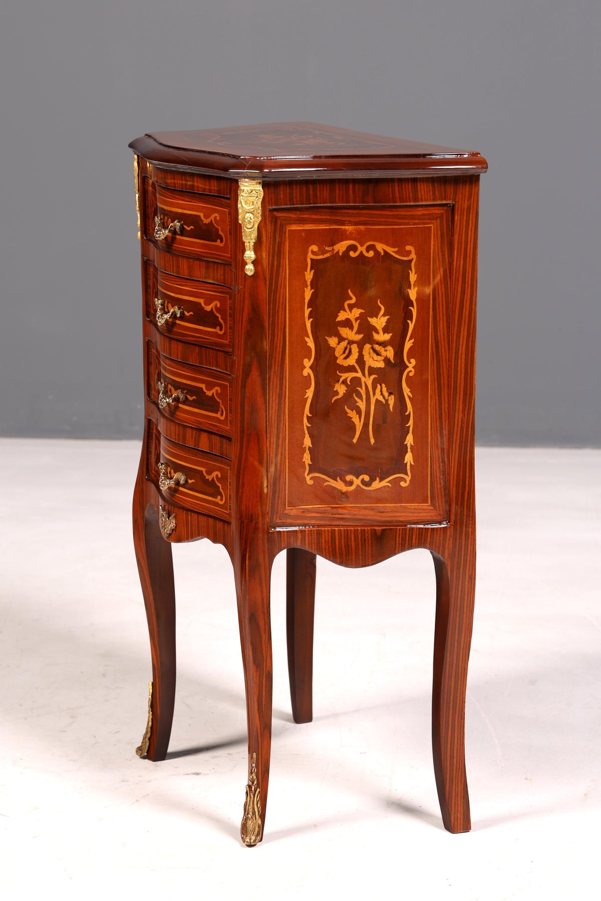 Élégante commode de style baroque, table d’appoint antique, petit meuble en laiton, commode à tiroirs