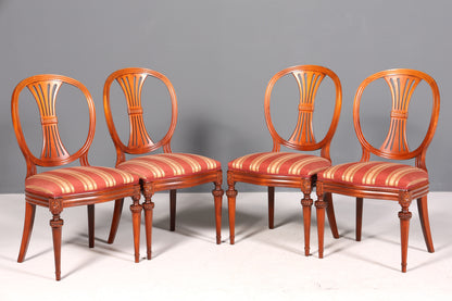 Ensemble de 4 chaises de salle à manger anglaises élégantes, chaises de cuisine antiques des années 1960.