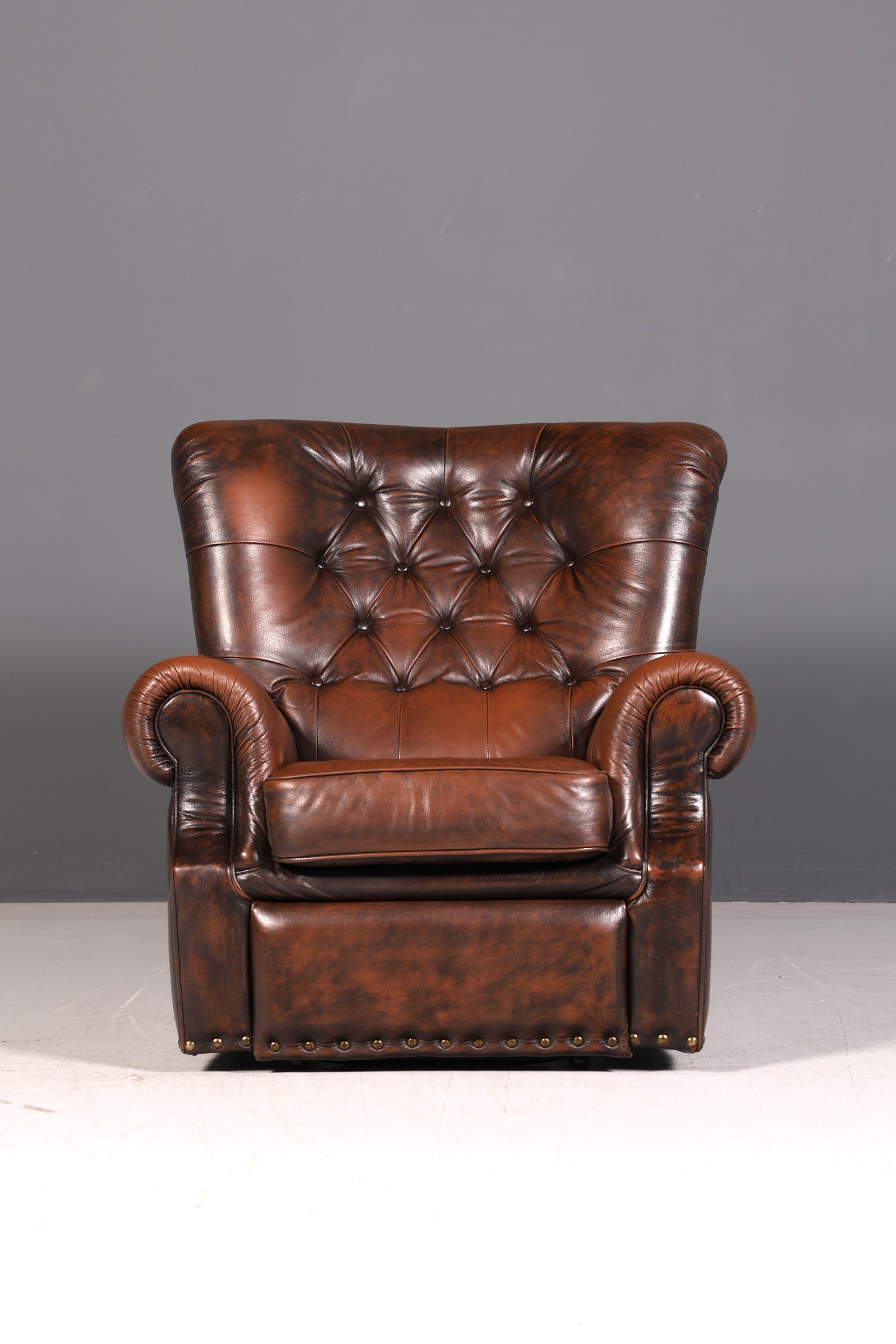 Wunderschöner Original Chesterfield Sessel Echt Leder Relaxsessel Englisch verstellbare Rückenlehne Herrensessel Lesesessel UK