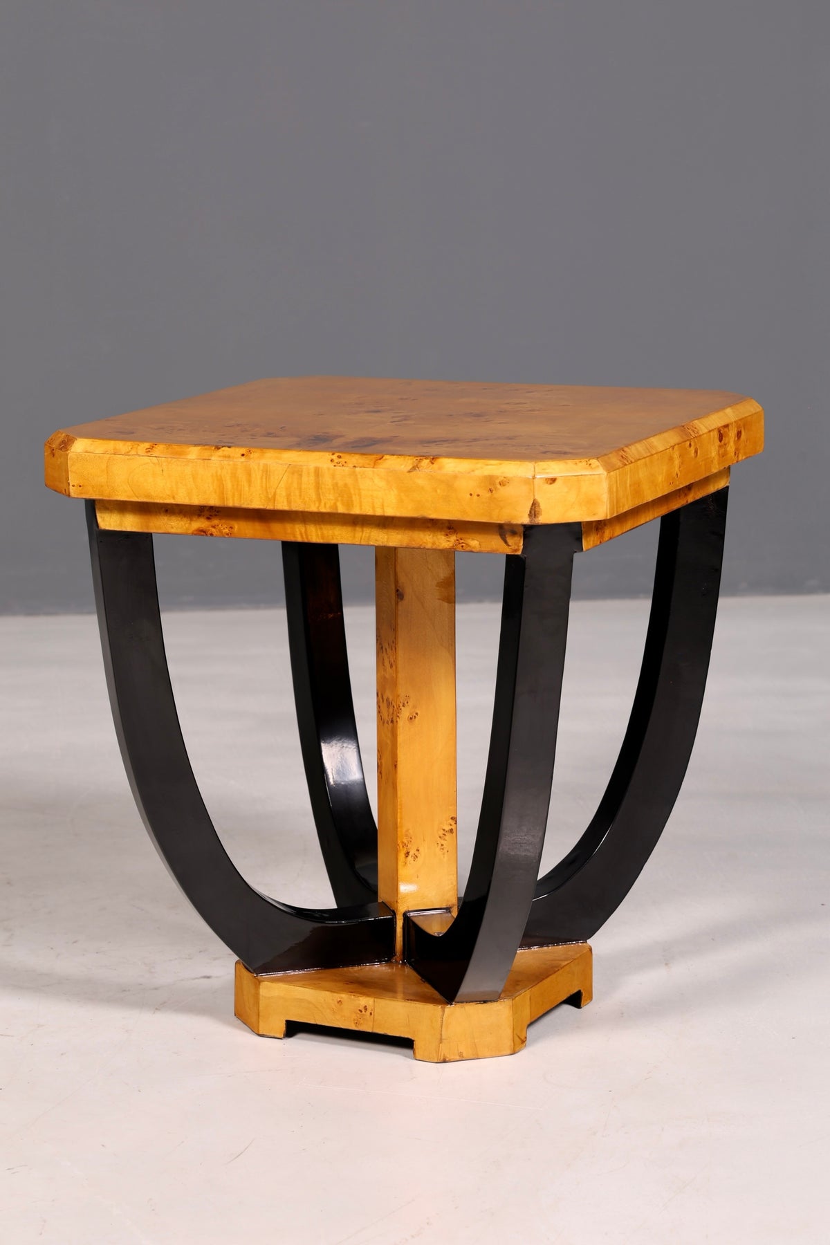 Table élégante de style Art déco, table basse de luxe, table d’appoint Biedermeier en bouleau