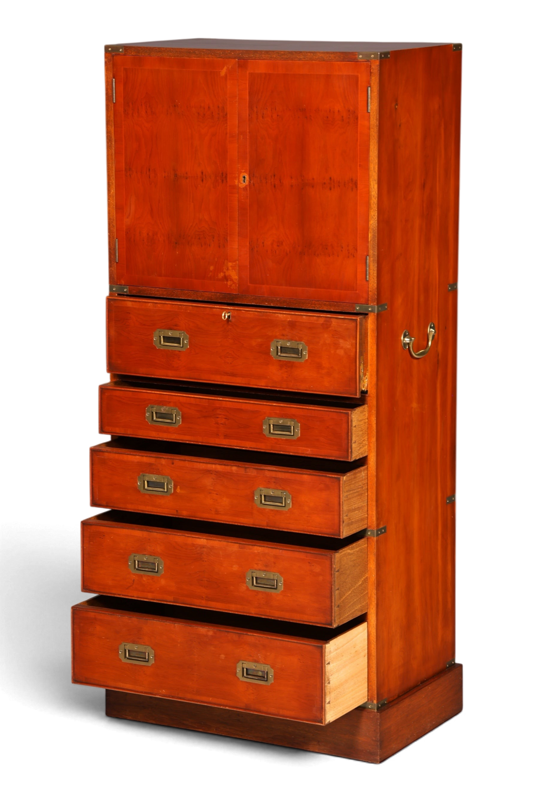 Hauptstadt Möblerei Vertiko Schrank im Military-Chest-Stil aus Echtholz mit Messingbeschlägen und Schubladen