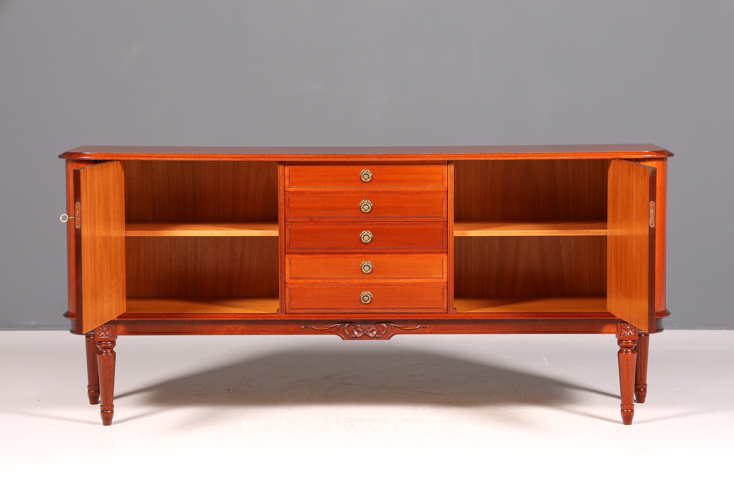 Buffet de style gustavien, commode, meuble TV, antiquité des années 1960