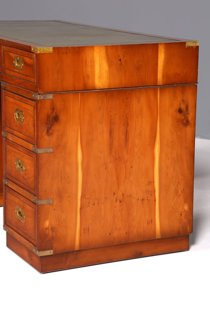 Bureau élégant de style maritime, inspiré des bureaux militaires anglais, avec plateau en cuir véritable.