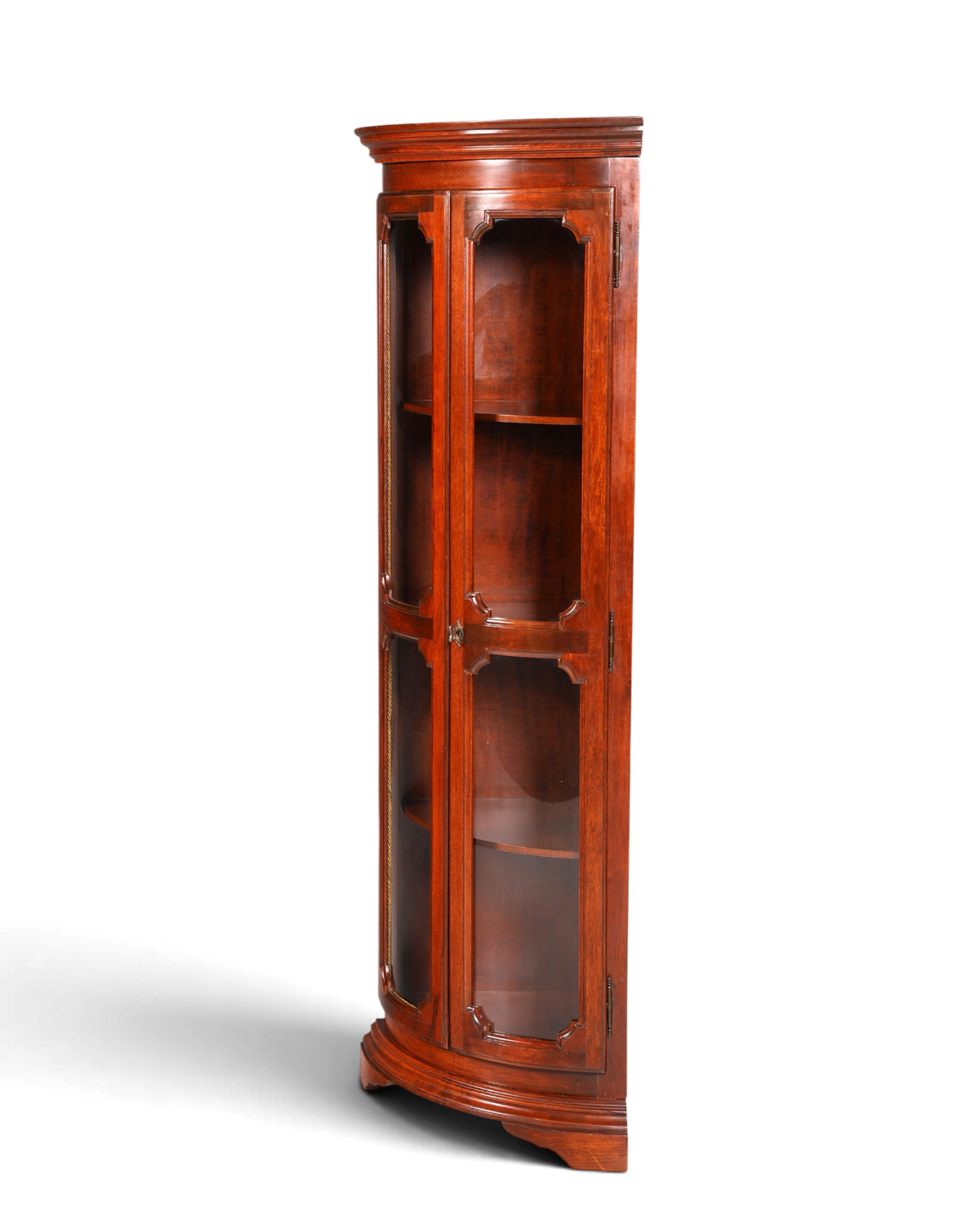 Hauptstadt Möblerei Selva Eckvitrine aus massivem Holz im antiken Stil mit geschwungener Glastür und Patina