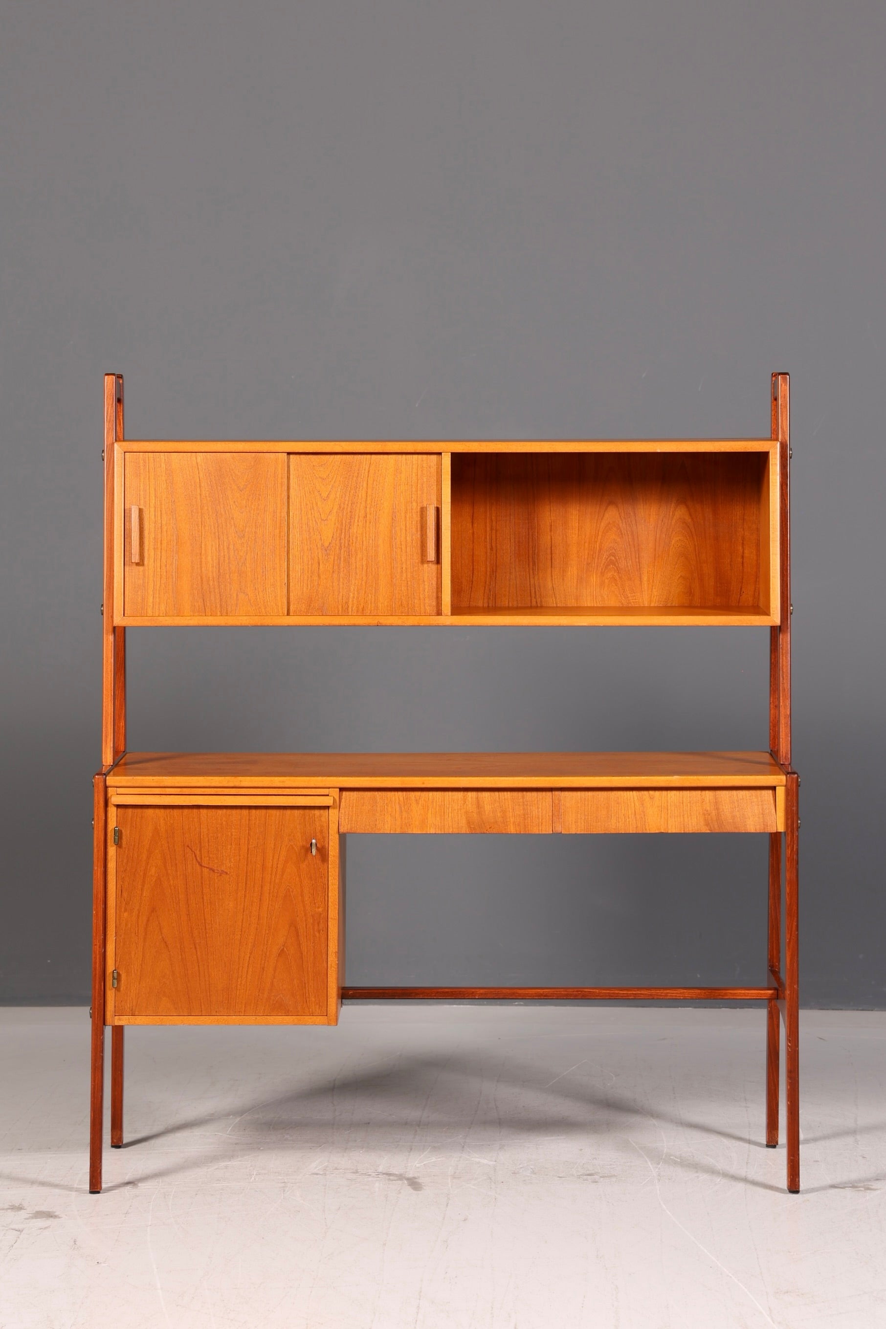 Wunderschöner Mid Century Schreibtisch mit Regalaufsatz Teak Danish Design Bürotisch Vintage 60s
