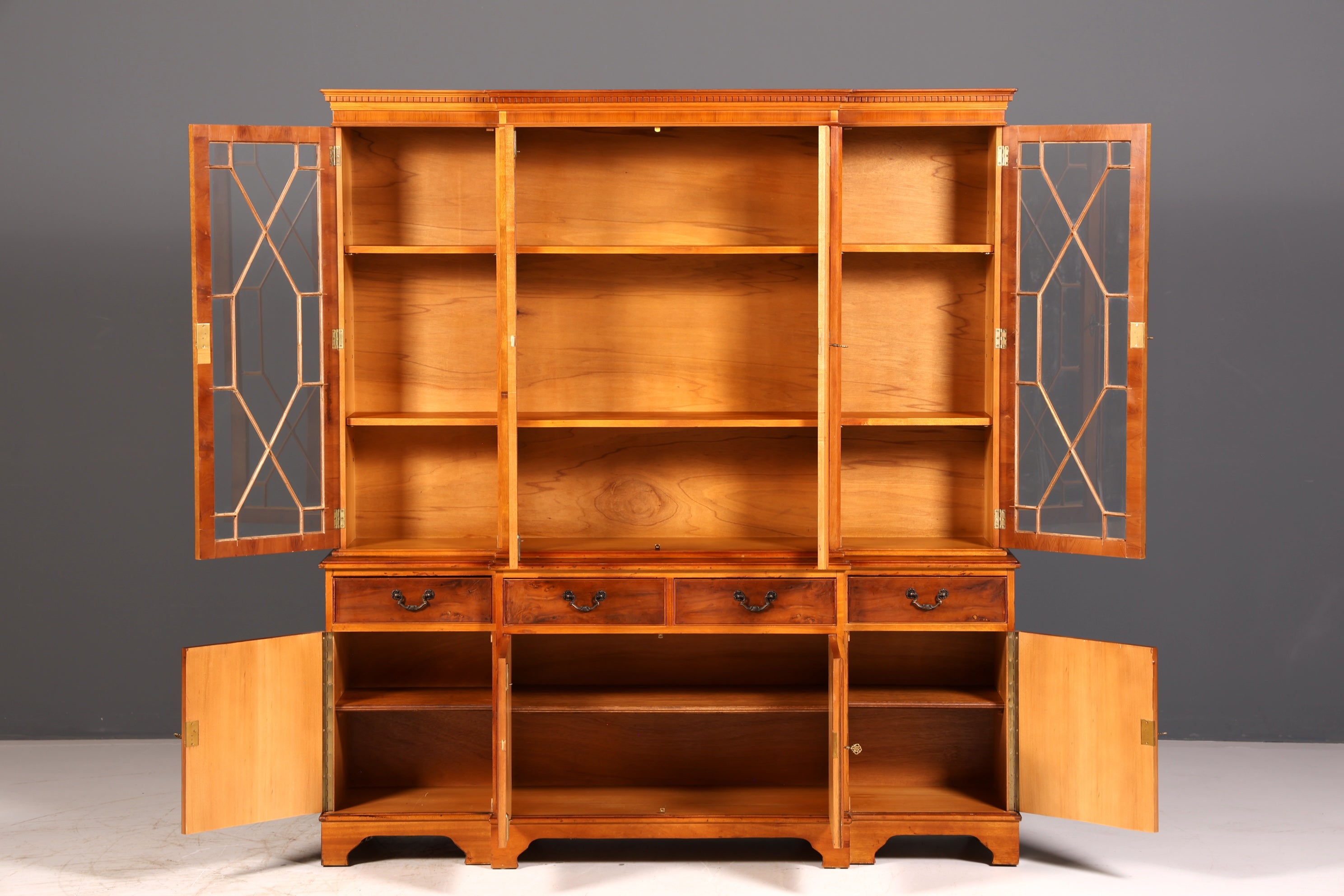 Wunderschöne Englische Vitrine Bücherschrank Buffet Antik Glasvitrine Bibliothek Vitrinenschrank Vintage