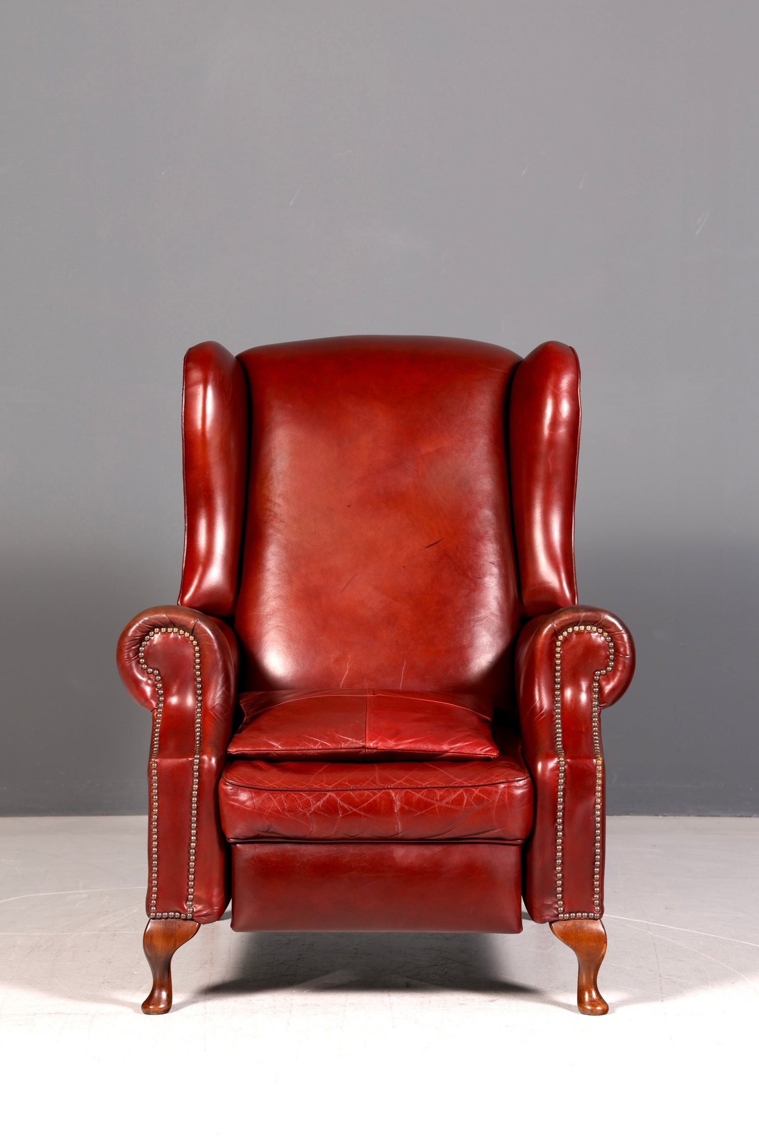 Stilvoller Claridge Chesterfield Ohrenbackensessel Relaxsessel Liegefunktion Englisch Echt Leder Herrensessel UK Armlehnsessel Vintage