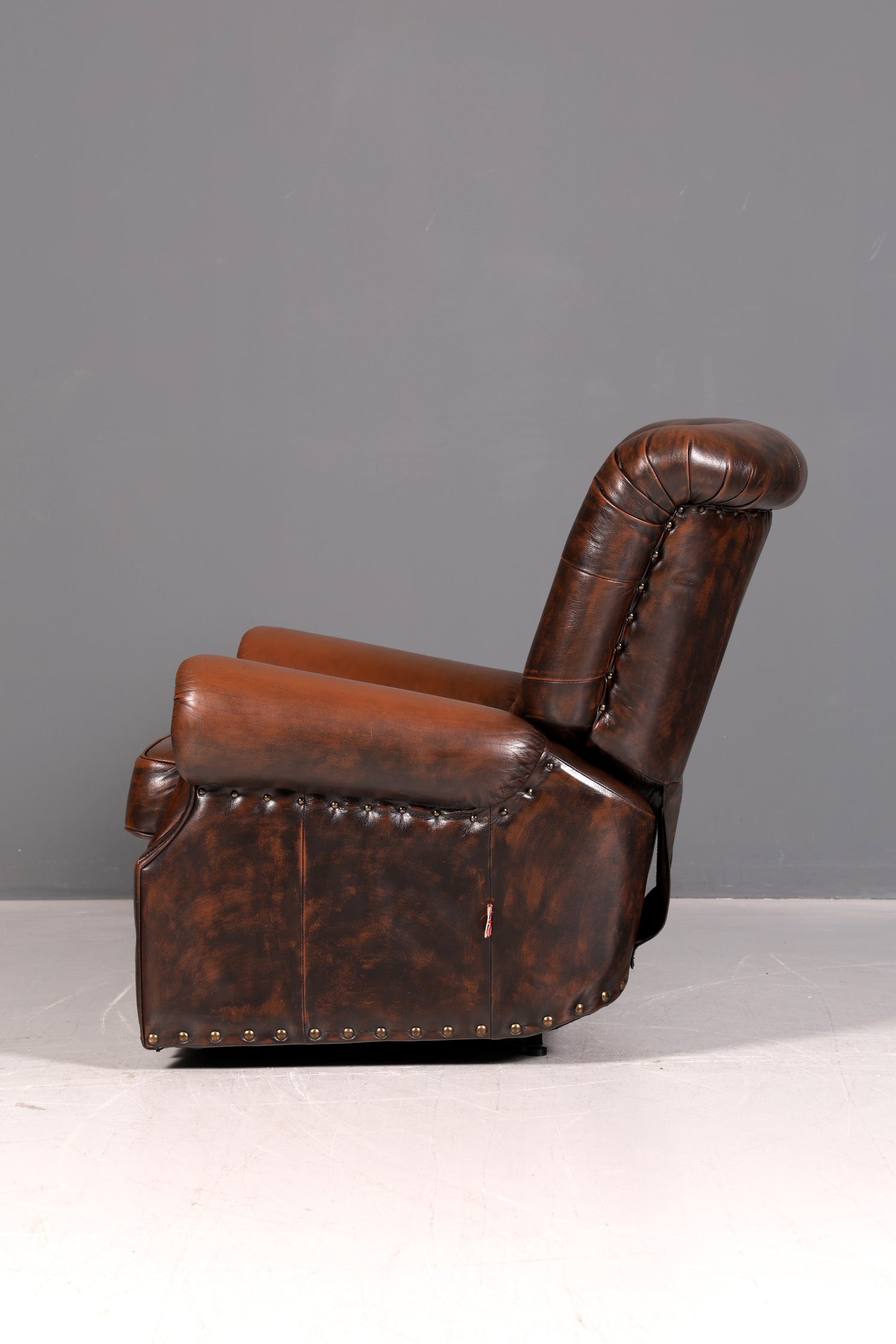 Wunderschöner Original Chesterfield Sessel Echt Leder Relaxsessel Englisch verstellbare Rückenlehne Herrensessel Lesesessel UK